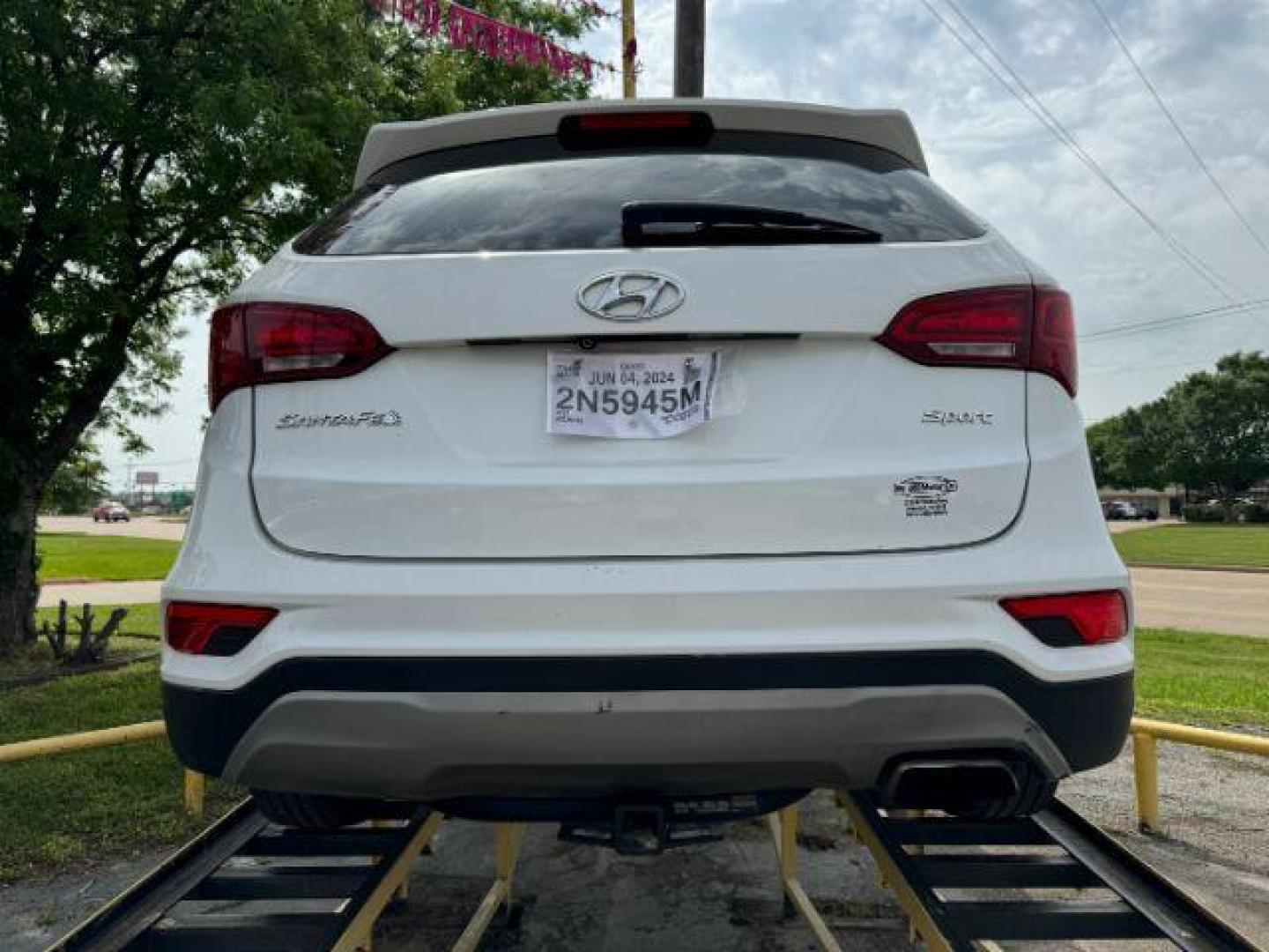 2017 WHITE Hyundai Santa Fe Sport 2.4 FWD (5NMZU3LB4HH) with an 2.4L L4 DOHC 16V engine, 6-Speed Automatic transmission, located at 2715 W Pioneer Pkwy, Arlington, TX, 76013, (817) 265-9009, 32.710262, -97.153236 - Photo#6