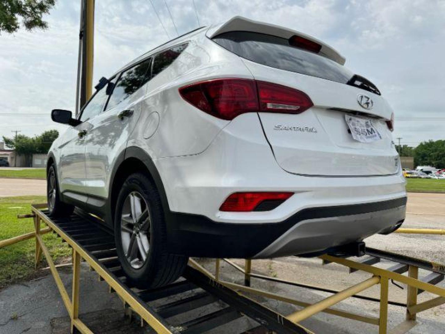 2017 WHITE Hyundai Santa Fe Sport 2.4 FWD (5NMZU3LB4HH) with an 2.4L L4 DOHC 16V engine, 6-Speed Automatic transmission, located at 2715 W Pioneer Pkwy, Arlington, TX, 76013, (817) 265-9009, 32.710262, -97.153236 - Photo#7