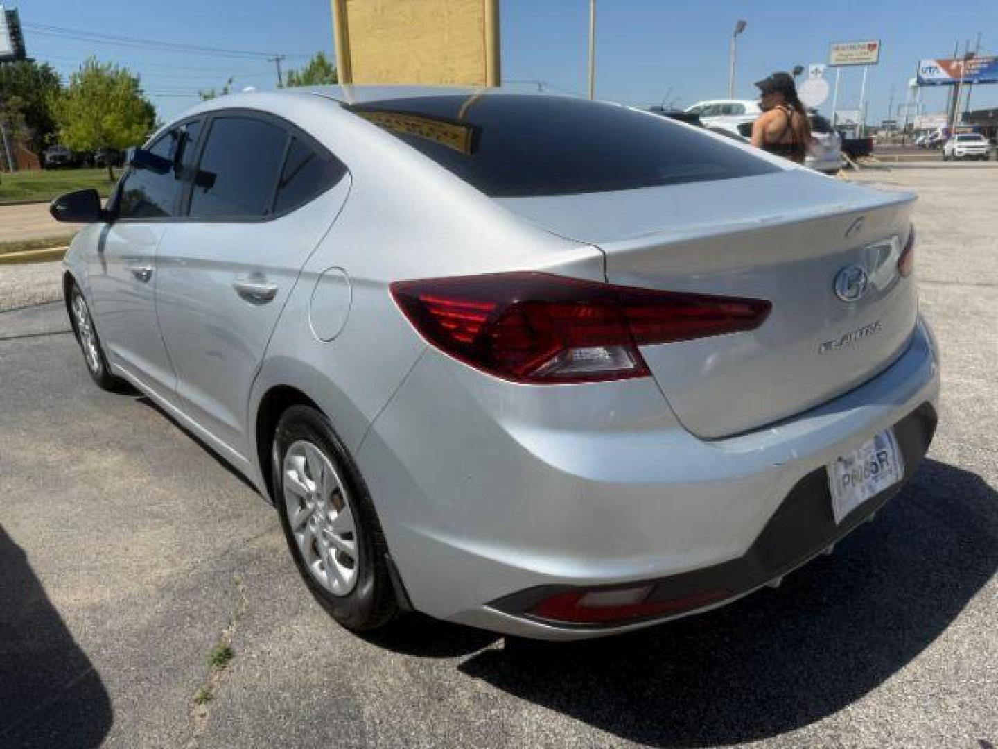 2019 SILVER Hyundai Elantra SE 6AT (5NPD74LF9KH) with an 1.8L L4 DOHC 16V engine, 6-Speed Automatic transmission, located at 2715 W Pioneer Pkwy, Arlington, TX, 76013, (817) 265-9009, 32.710262, -97.153236 - Photo#9