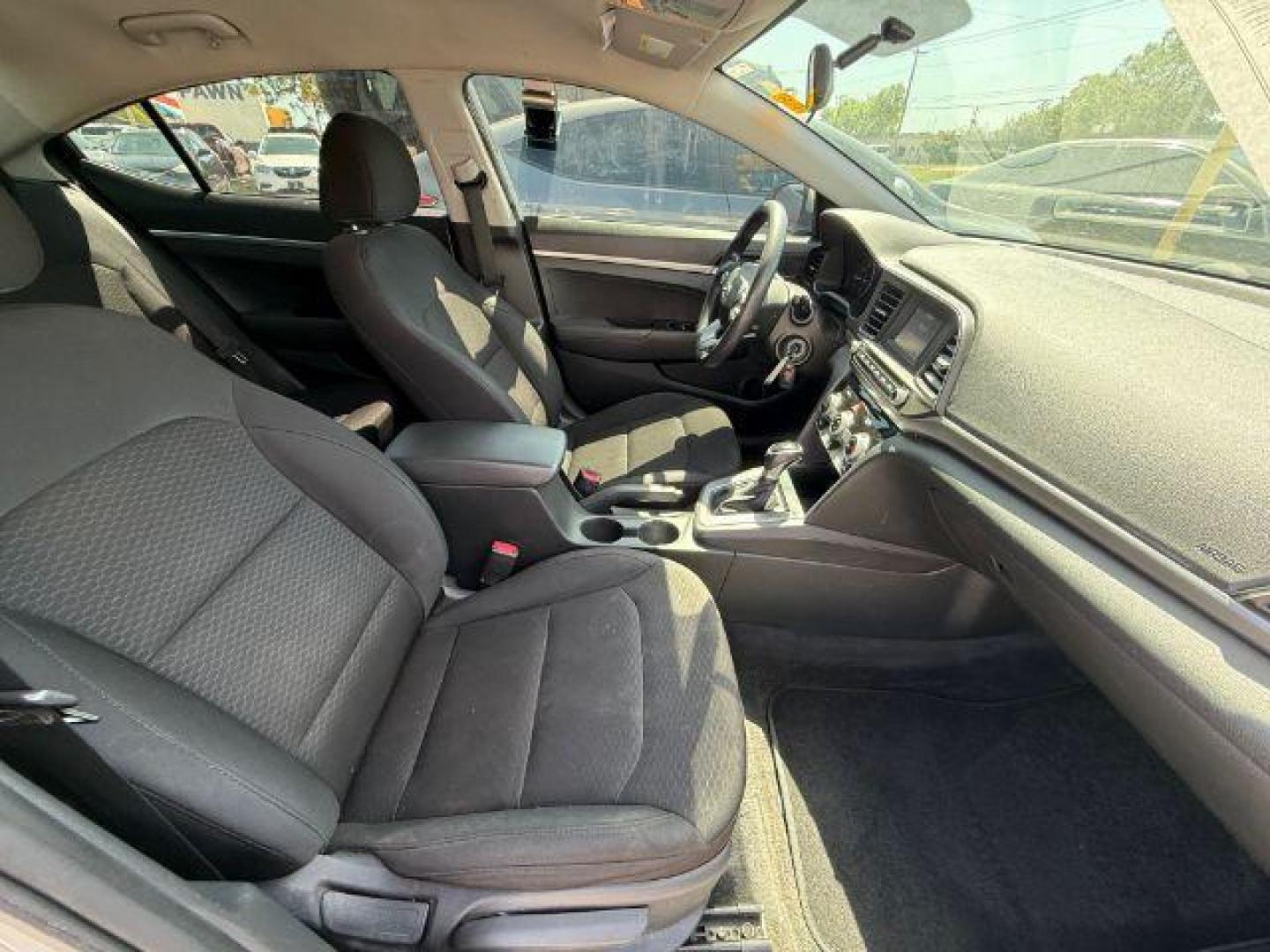 2019 SILVER Hyundai Elantra SE 6AT (5NPD74LF9KH) with an 1.8L L4 DOHC 16V engine, 6-Speed Automatic transmission, located at 2715 W Pioneer Pkwy, Arlington, TX, 76013, (817) 265-9009, 32.710262, -97.153236 - Photo#11