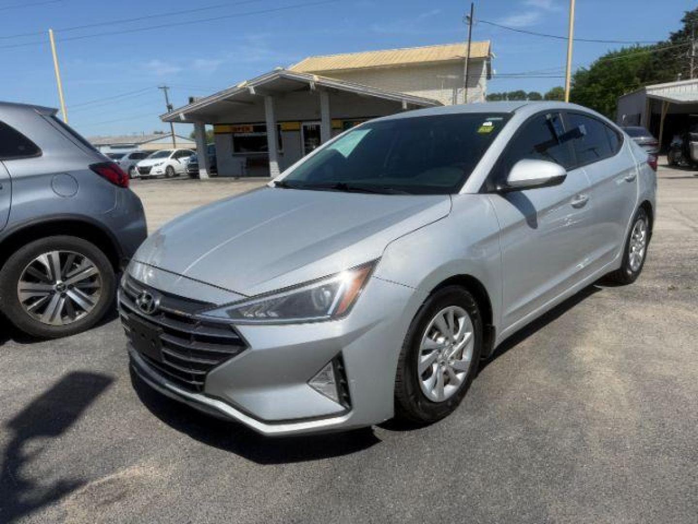 2019 SILVER Hyundai Elantra SE 6AT (5NPD74LF9KH) with an 1.8L L4 DOHC 16V engine, 6-Speed Automatic transmission, located at 2715 W Pioneer Pkwy, Arlington, TX, 76013, (817) 265-9009, 32.710262, -97.153236 - Photo#3
