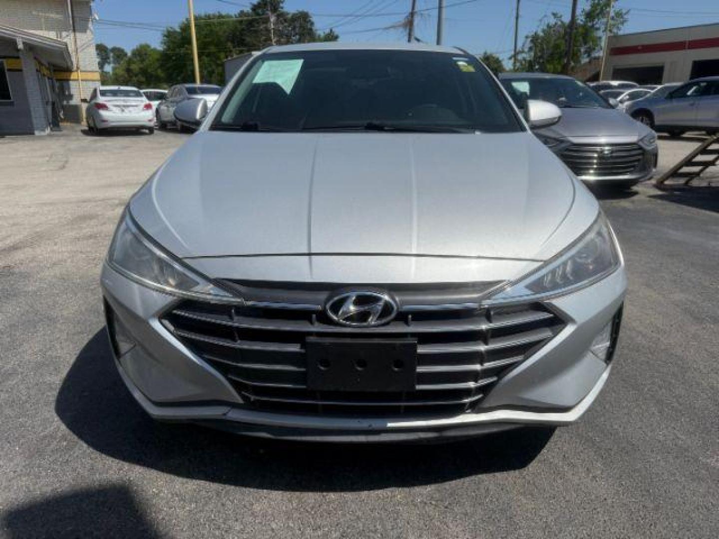 2019 SILVER Hyundai Elantra SE 6AT (5NPD74LF9KH) with an 1.8L L4 DOHC 16V engine, 6-Speed Automatic transmission, located at 2715 W Pioneer Pkwy, Arlington, TX, 76013, (817) 265-9009, 32.710262, -97.153236 - Photo#4