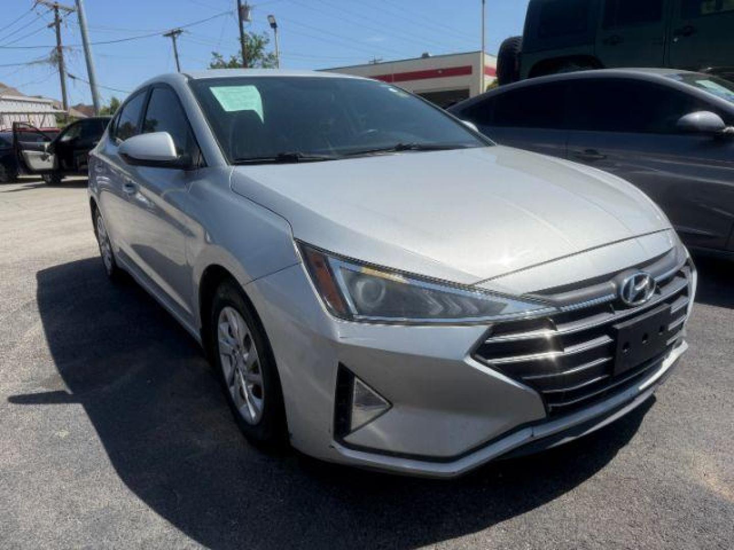 2019 SILVER Hyundai Elantra SE 6AT (5NPD74LF9KH) with an 1.8L L4 DOHC 16V engine, 6-Speed Automatic transmission, located at 2715 W Pioneer Pkwy, Arlington, TX, 76013, (817) 265-9009, 32.710262, -97.153236 - Photo#5