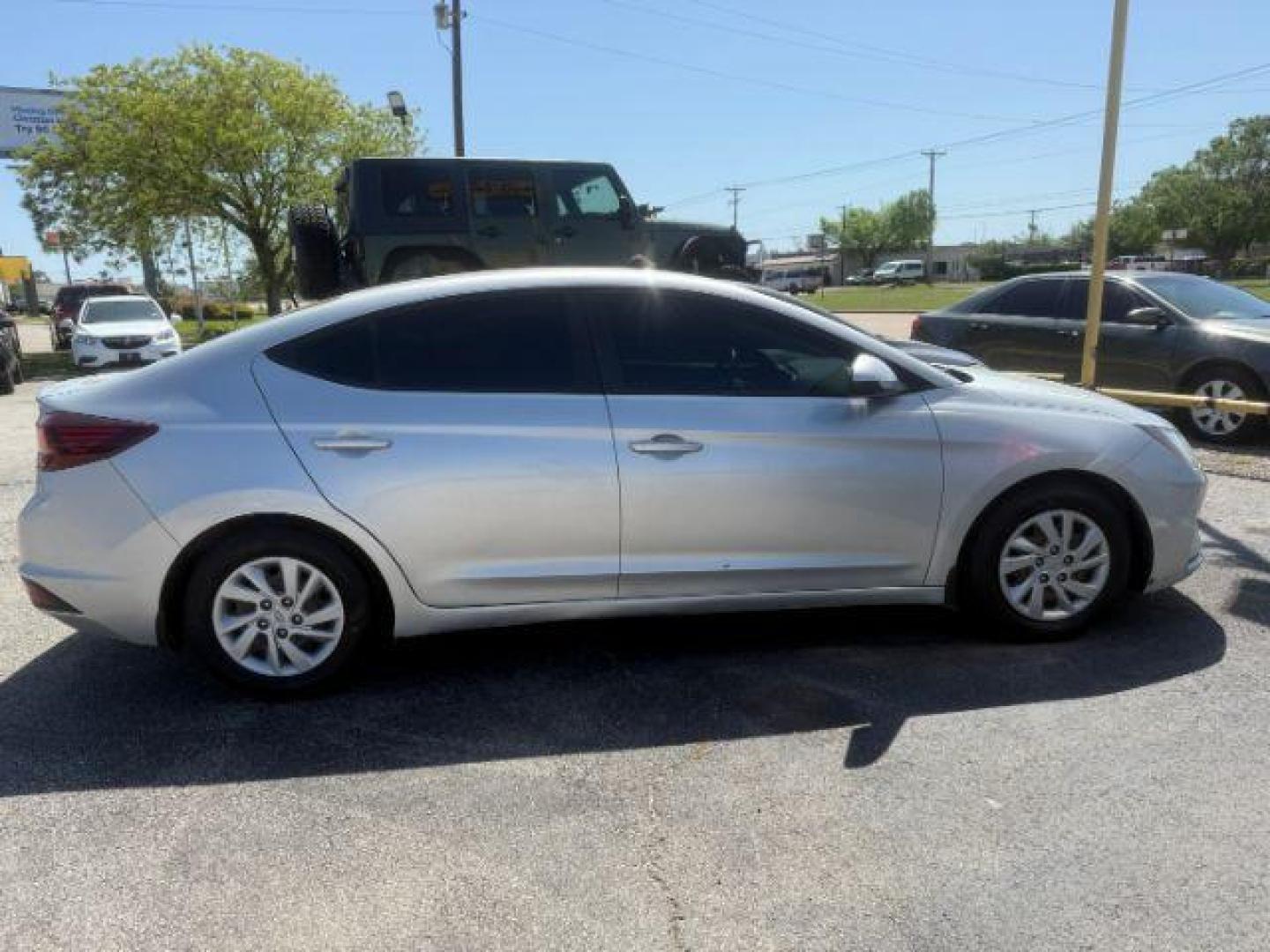 2019 SILVER Hyundai Elantra SE 6AT (5NPD74LF9KH) with an 1.8L L4 DOHC 16V engine, 6-Speed Automatic transmission, located at 2715 W Pioneer Pkwy, Arlington, TX, 76013, (817) 265-9009, 32.710262, -97.153236 - Photo#6