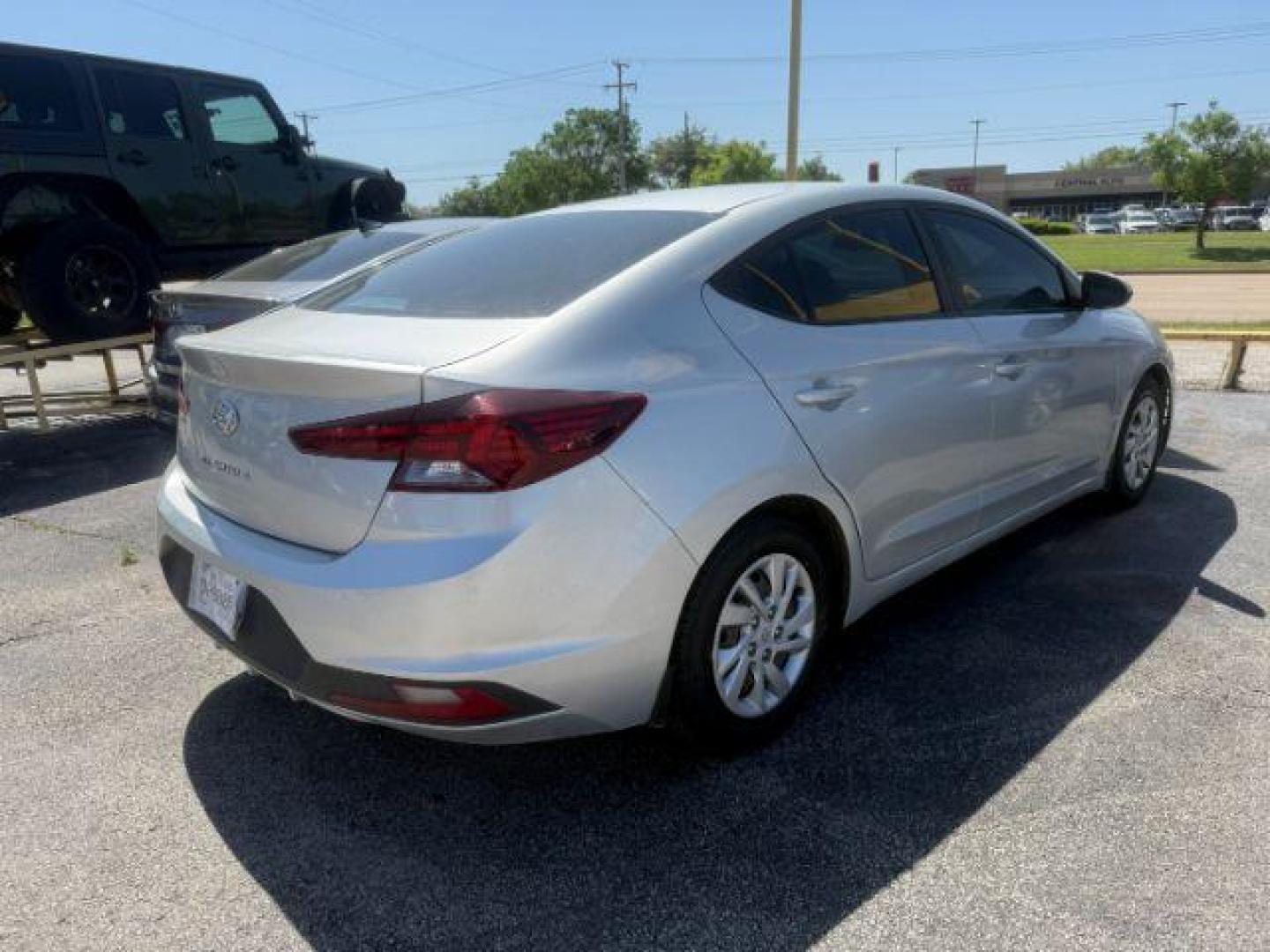 2019 SILVER Hyundai Elantra SE 6AT (5NPD74LF9KH) with an 1.8L L4 DOHC 16V engine, 6-Speed Automatic transmission, located at 2715 W Pioneer Pkwy, Arlington, TX, 76013, (817) 265-9009, 32.710262, -97.153236 - Photo#7