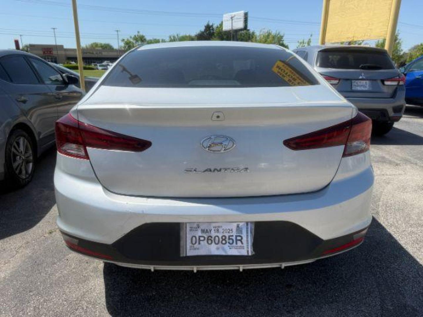 2019 SILVER Hyundai Elantra SE 6AT (5NPD74LF9KH) with an 1.8L L4 DOHC 16V engine, 6-Speed Automatic transmission, located at 2715 W Pioneer Pkwy, Arlington, TX, 76013, (817) 265-9009, 32.710262, -97.153236 - Photo#8