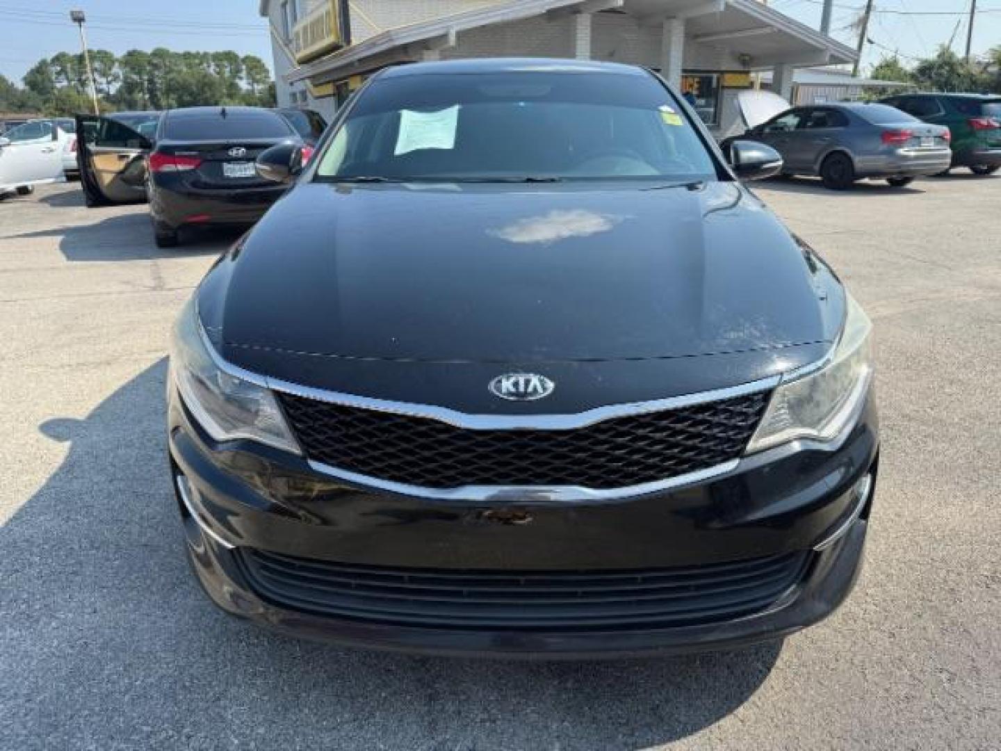 2018 BLACK Kia Optima LX (5XXGT4L32JG) with an 2.4L L4 DOHC 16V engine, 6-Speed Automatic transmission, located at 2715 W Pioneer Pkwy, Arlington, TX, 76013, (817) 265-9009, 32.710262, -97.153236 - Photo#5