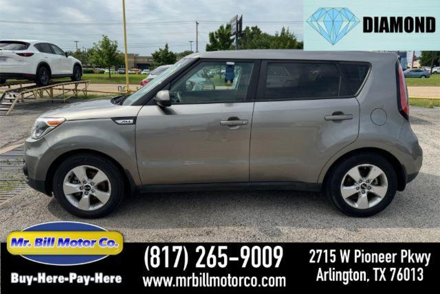 2018 GRAY Kia Soul Base 6A (KNDJN2A27J7) with an 1.6L L4 DOHC 16V engine, 6-Speed Automatic transmission, located at 2715 W Pioneer Pkwy, Arlington, TX, 76013, (817) 265-9009, 32.710262, -97.153236 - Photo #0