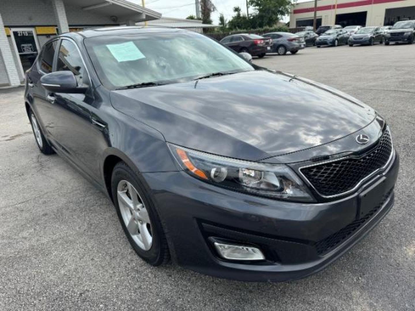 2015 GRAY Kia Optima LX (5XXGM4A76FG) with an 2.4L L4 DOHC 16V engine, 6-Speed Automatic transmission, located at 2715 W Pioneer Pkwy, Arlington, TX, 76013, (817) 265-9009, 32.710262, -97.153236 - Photo#4