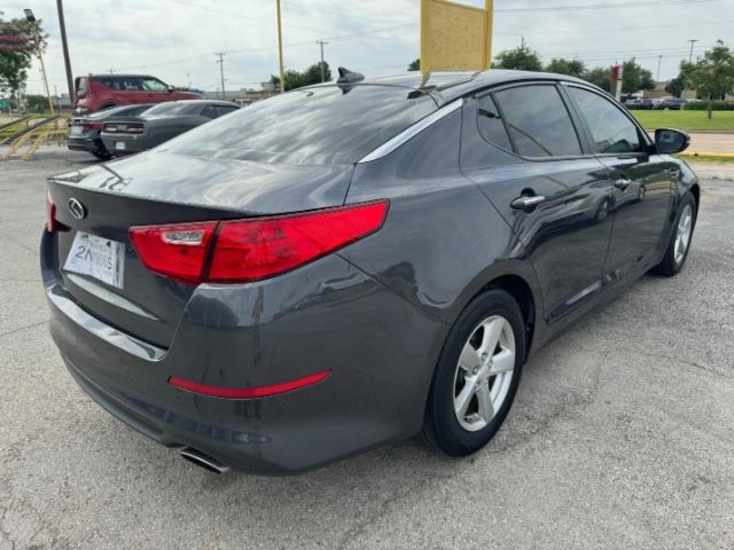 2015 GRAY Kia Optima LX (5XXGM4A76FG) with an 2.4L L4 DOHC 16V engine, 6-Speed Automatic transmission, located at 2715 W Pioneer Pkwy, Arlington, TX, 76013, (817) 265-9009, 32.710262, -97.153236 - Photo#5