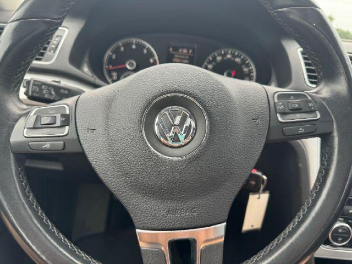 2012 GRAY Volkswagen Passat 2.5L SE AT (1VWBP7A35CC) with an 2.5L L5 engine, 6-Speed Automatic transmission, located at 2715 W Pioneer Pkwy, Arlington, TX, 76013, (817) 265-9009, 32.710262, -97.153236 - Photo#18