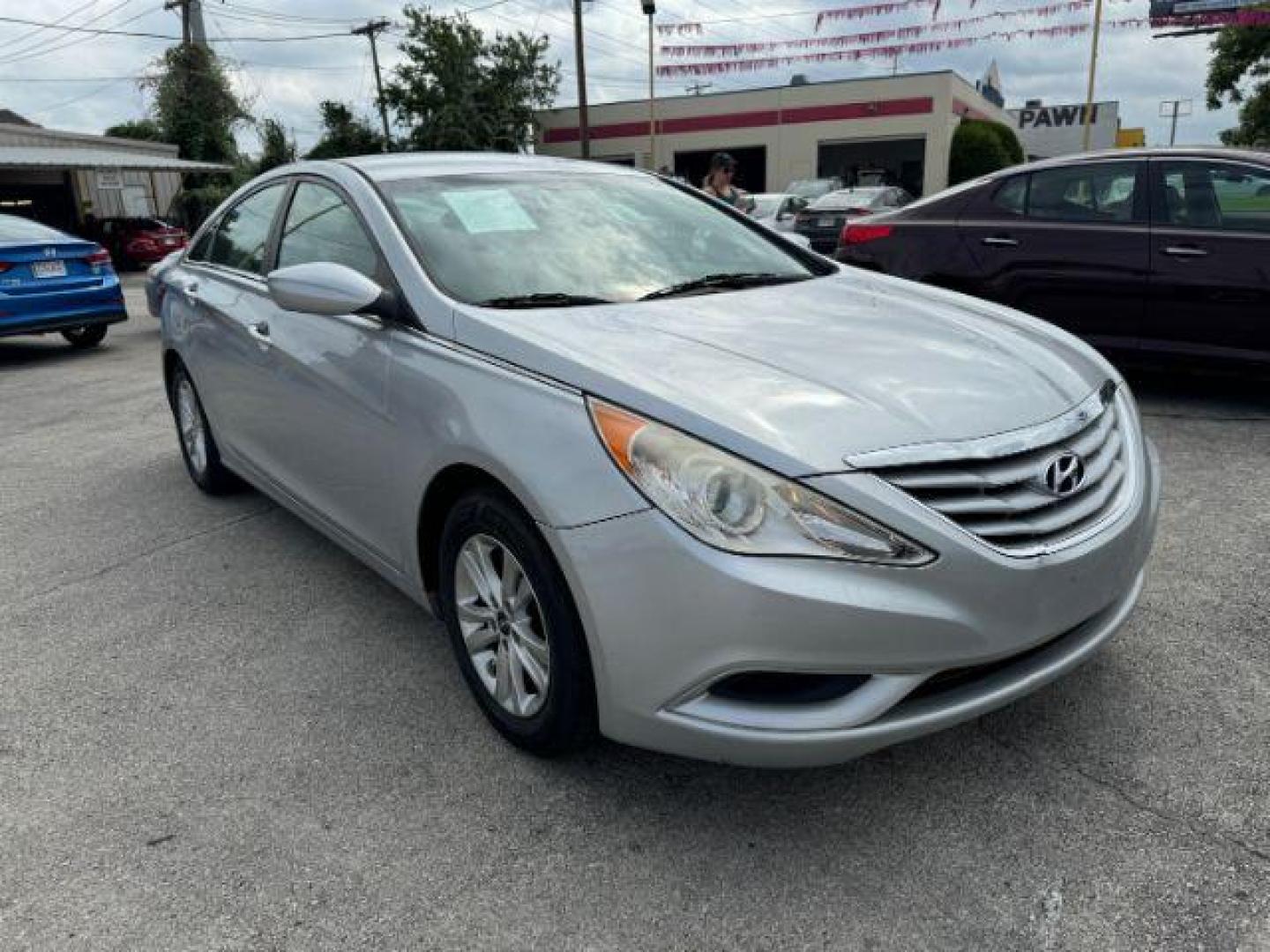 2013 SILVER Hyundai Sonata GLS (5NPEB4AC2DH) with an 2.4L L4 DOHC 16V engine, 6-Speed Automatic transmission, located at 2715 W Pioneer Pkwy, Arlington, TX, 76013, (817) 265-9009, 32.710262, -97.153236 - Photo#4