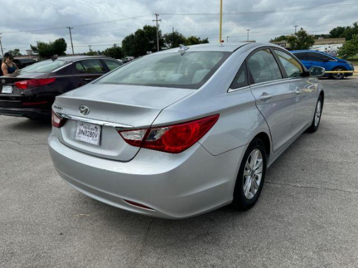 2013 SILVER Hyundai Sonata GLS (5NPEB4AC2DH) with an 2.4L L4 DOHC 16V engine, 6-Speed Automatic transmission, located at 2715 W Pioneer Pkwy, Arlington, TX, 76013, (817) 265-9009, 32.710262, -97.153236 - Photo#6