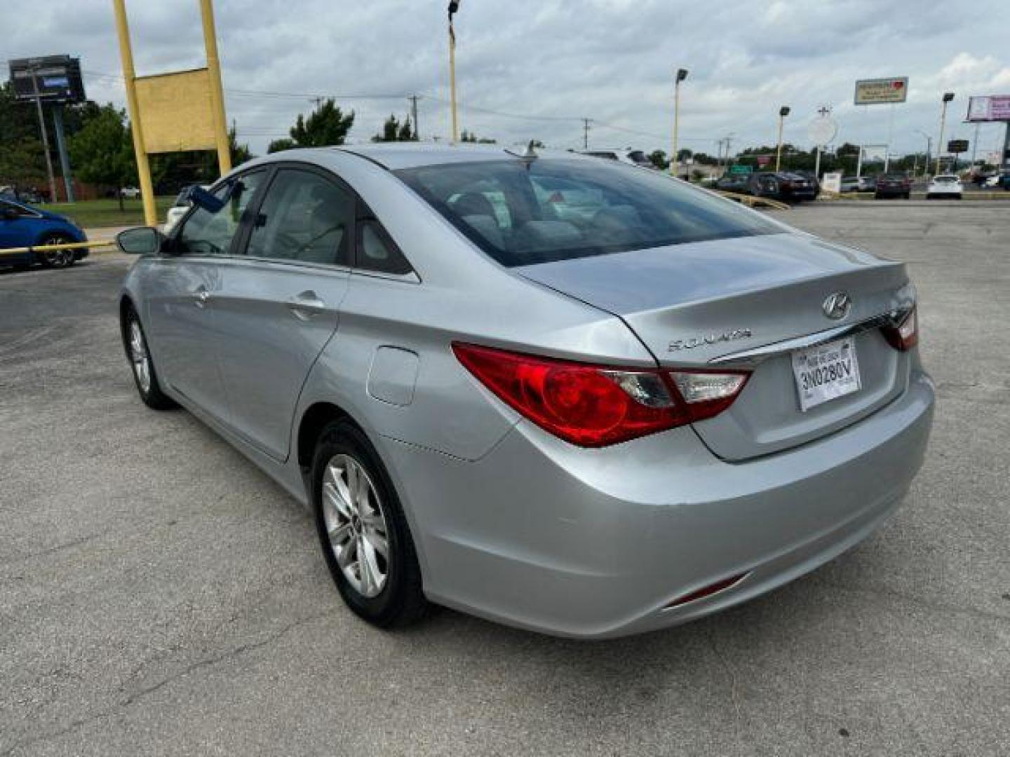2013 SILVER Hyundai Sonata GLS (5NPEB4AC2DH) with an 2.4L L4 DOHC 16V engine, 6-Speed Automatic transmission, located at 2715 W Pioneer Pkwy, Arlington, TX, 76013, (817) 265-9009, 32.710262, -97.153236 - Photo#8