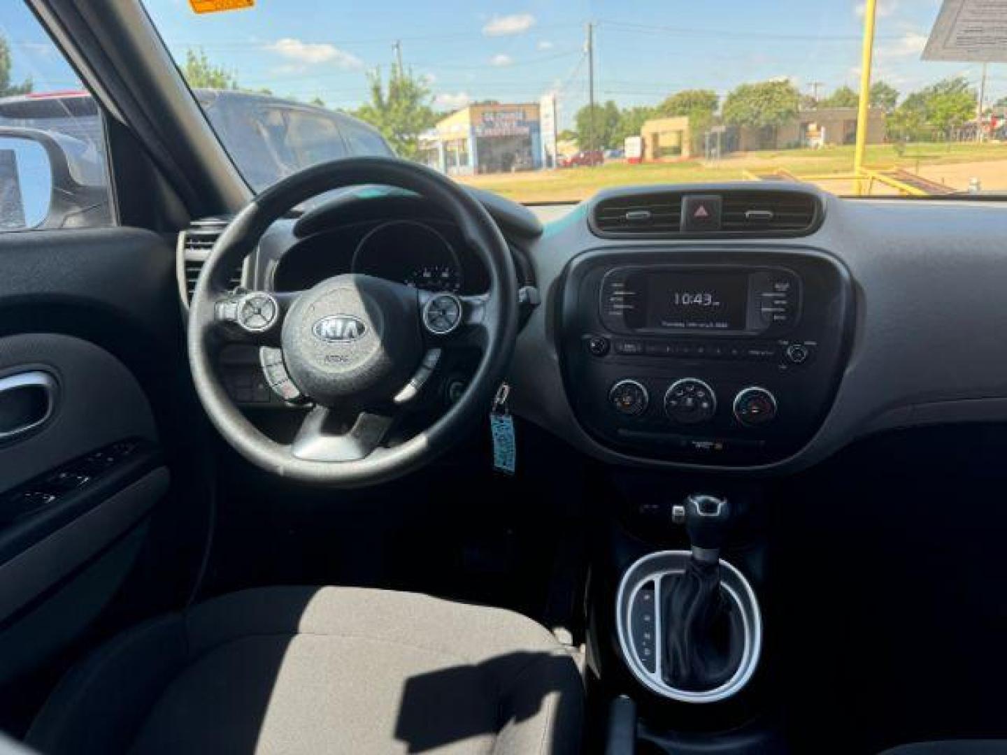 2018 SILVER Kia Soul Base 6A (KNDJN2A20J7) with an 1.6L L4 DOHC 16V engine, 6-Speed Automatic transmission, located at 2715 W Pioneer Pkwy, Arlington, TX, 76013, (817) 265-9009, 32.710262, -97.153236 - Photo#13