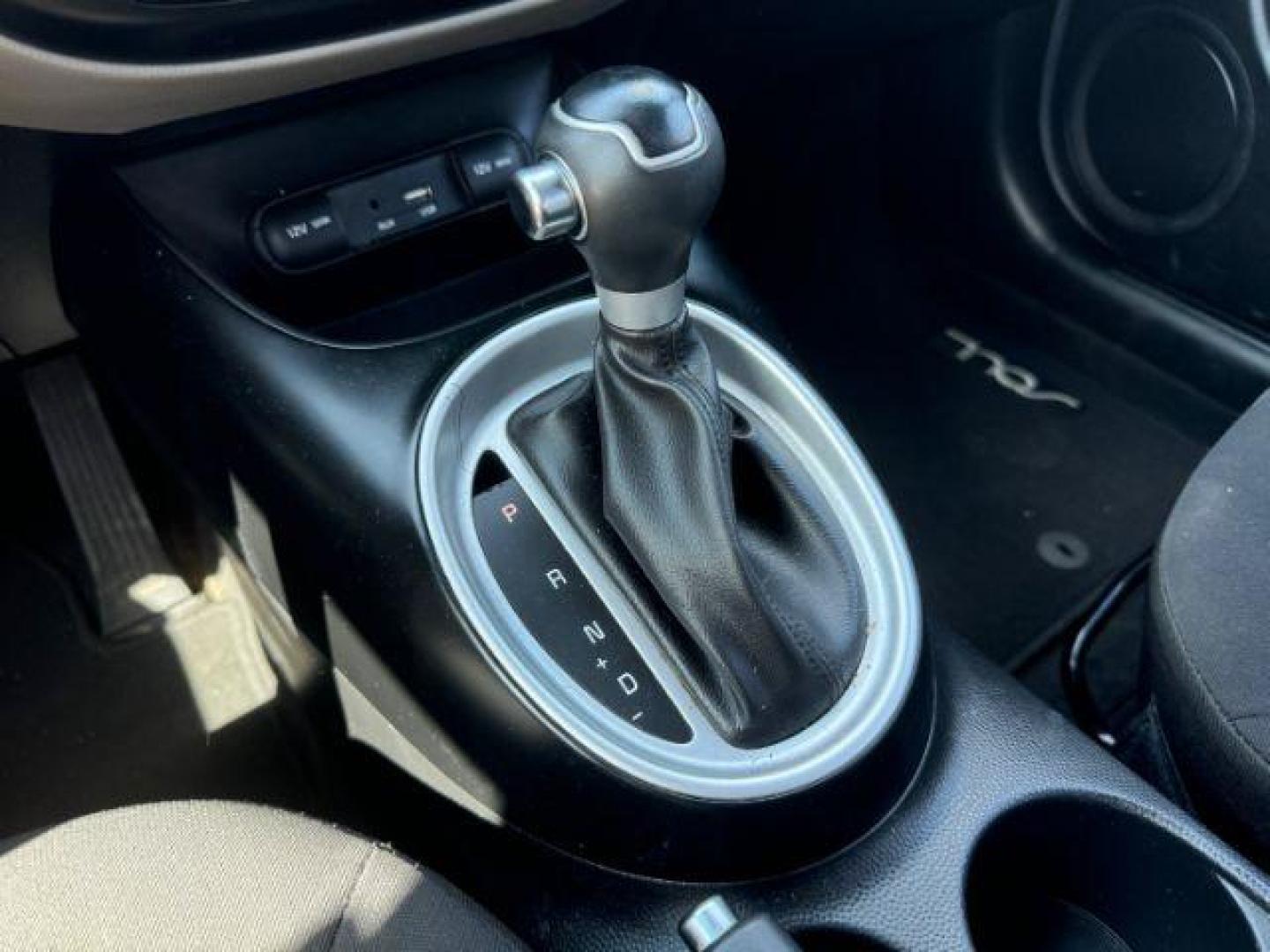 2018 SILVER Kia Soul Base 6A (KNDJN2A20J7) with an 1.6L L4 DOHC 16V engine, 6-Speed Automatic transmission, located at 2715 W Pioneer Pkwy, Arlington, TX, 76013, (817) 265-9009, 32.710262, -97.153236 - Photo#16