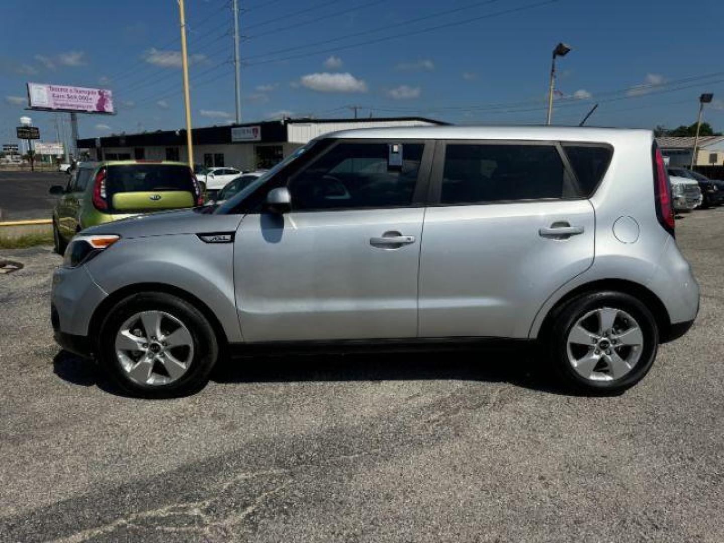 2018 SILVER Kia Soul Base 6A (KNDJN2A20J7) with an 1.6L L4 DOHC 16V engine, 6-Speed Automatic transmission, located at 2715 W Pioneer Pkwy, Arlington, TX, 76013, (817) 265-9009, 32.710262, -97.153236 - Photo#2
