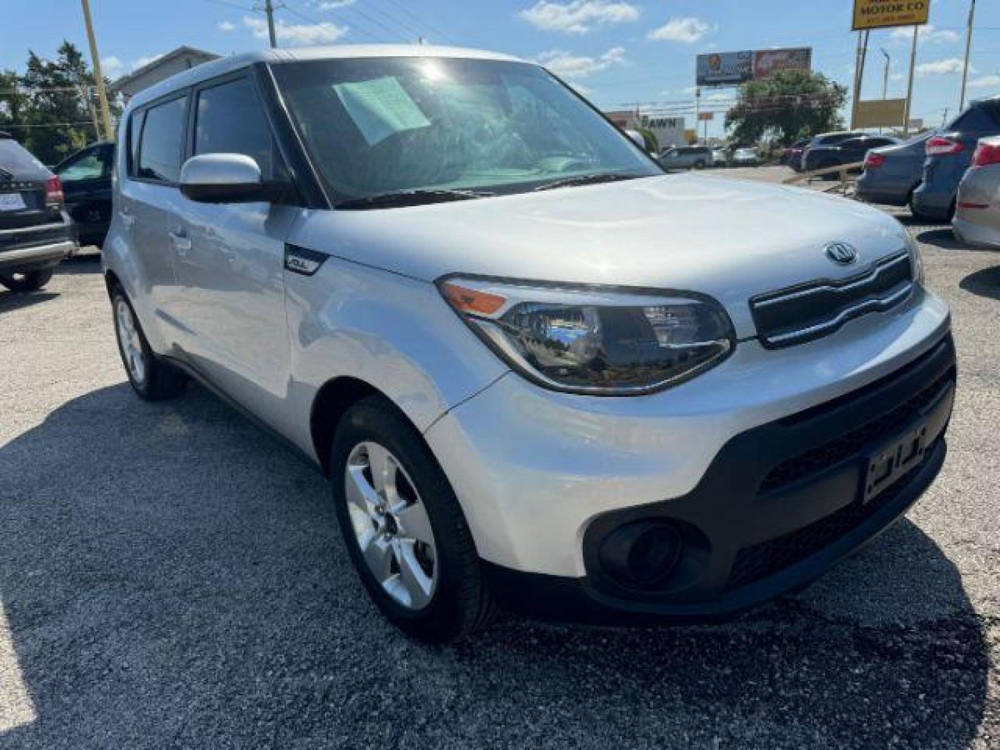 2018 SILVER Kia Soul Base 6A (KNDJN2A20J7) with an 1.6L L4 DOHC 16V engine, 6-Speed Automatic transmission, located at 2715 W Pioneer Pkwy, Arlington, TX, 76013, (817) 265-9009, 32.710262, -97.153236 - Photo#5