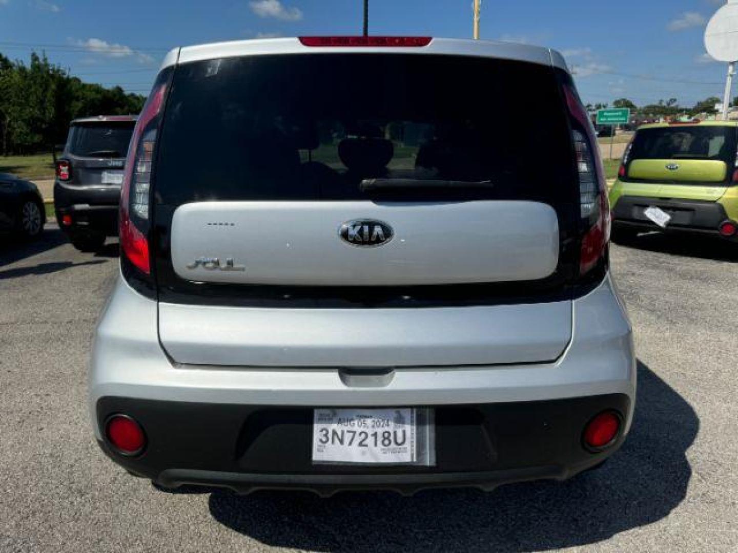 2018 SILVER Kia Soul Base 6A (KNDJN2A20J7) with an 1.6L L4 DOHC 16V engine, 6-Speed Automatic transmission, located at 2715 W Pioneer Pkwy, Arlington, TX, 76013, (817) 265-9009, 32.710262, -97.153236 - Photo#7
