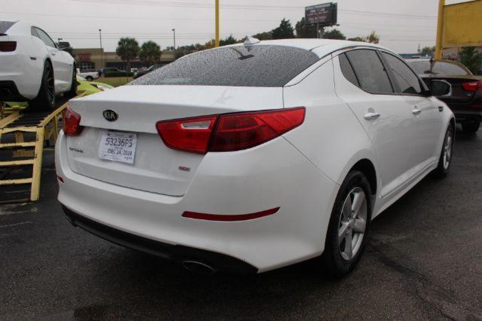 2014 WHITE Kia Optima LX (5XXGM4A75EG) with an 2.4L L4 DOHC 16V engine, 6-Speed Automatic transmission, located at 2715 W Pioneer Pkwy, Arlington, TX, 76013, (817) 265-9009, 32.710262, -97.153236 - Photo#5