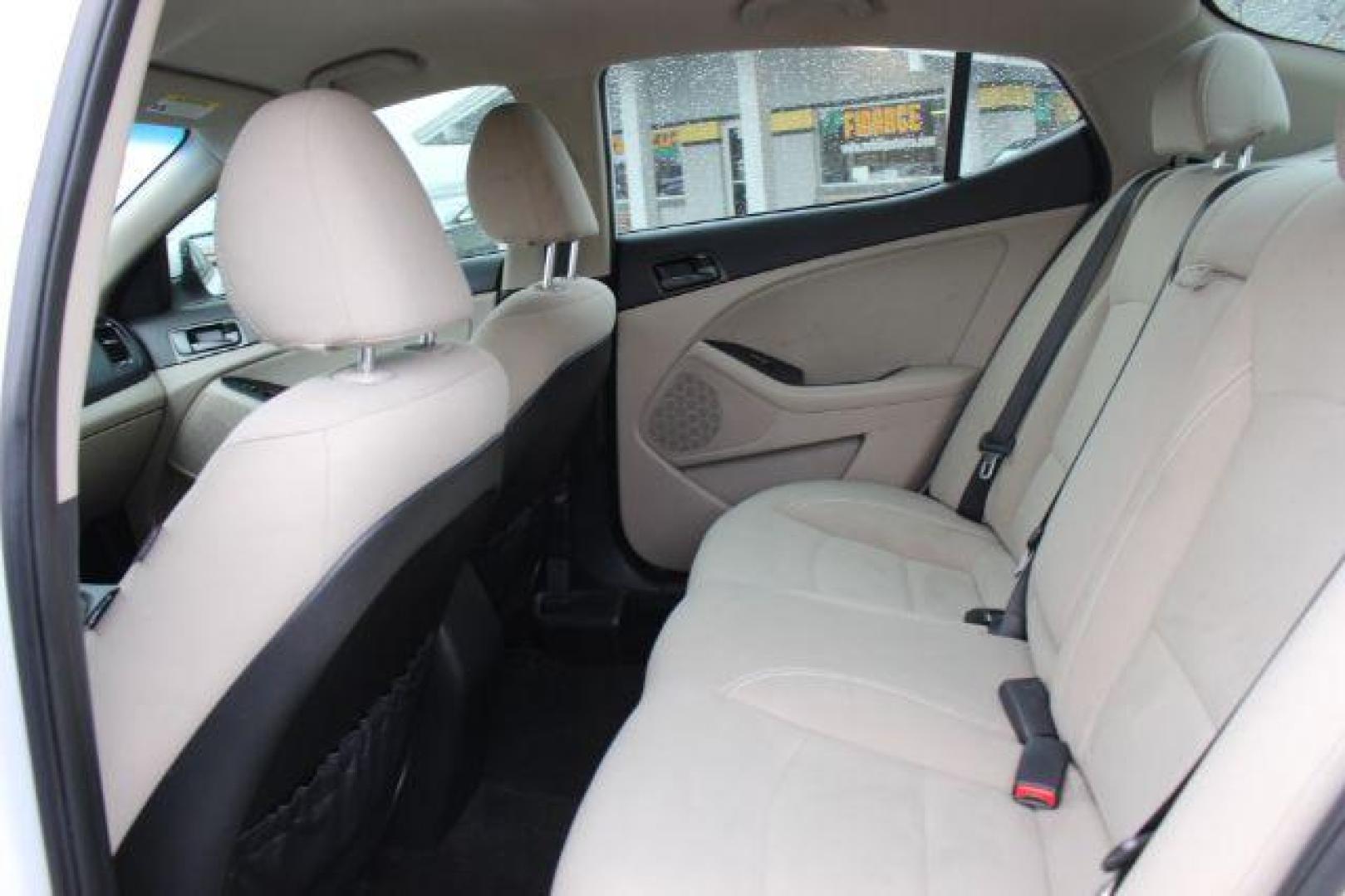 2014 WHITE Kia Optima LX (5XXGM4A75EG) with an 2.4L L4 DOHC 16V engine, 6-Speed Automatic transmission, located at 2715 W Pioneer Pkwy, Arlington, TX, 76013, (817) 265-9009, 32.710262, -97.153236 - Photo#9