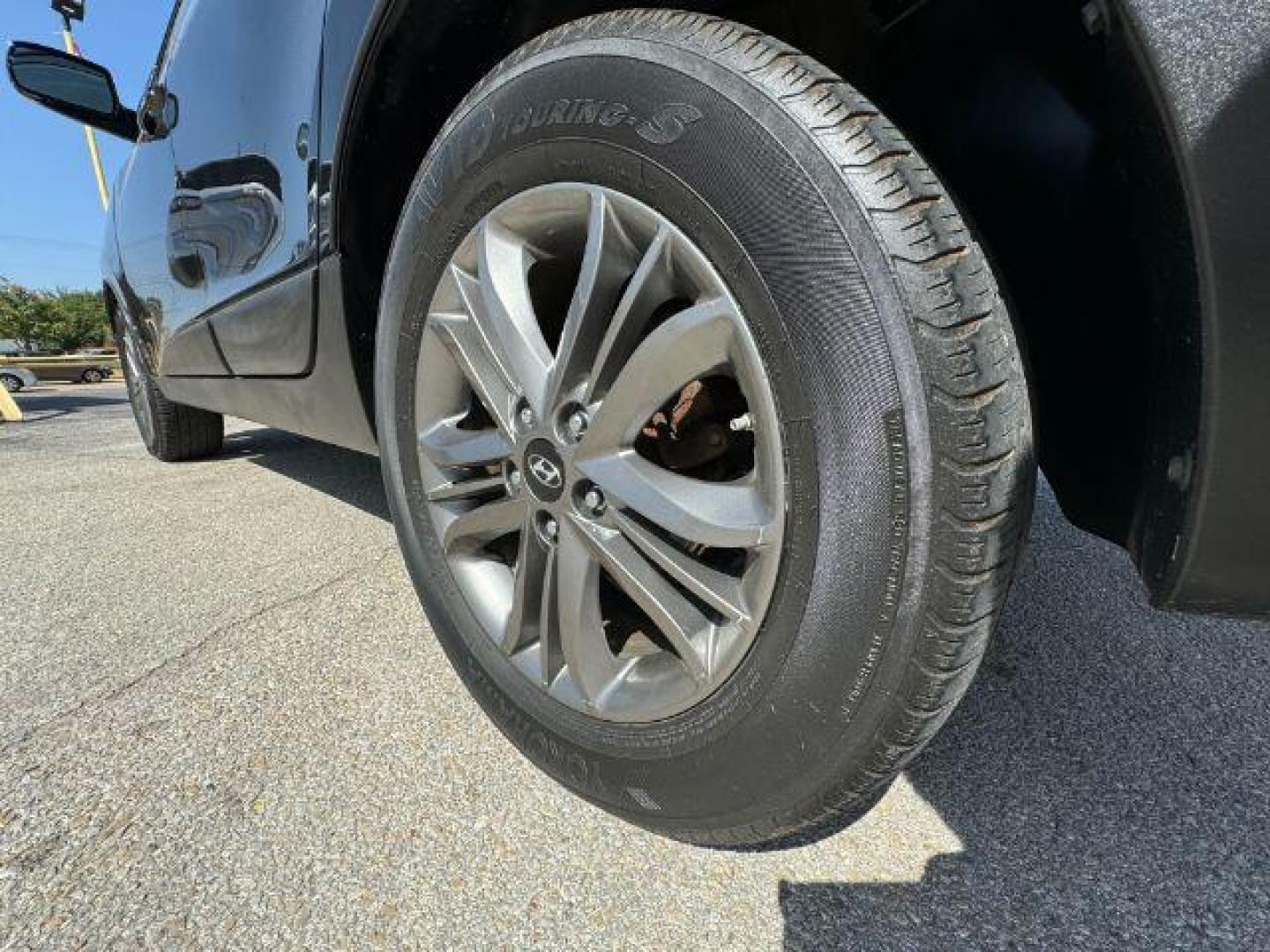 2014 BLACK Hyundai Tucson GLS 2WD (KM8JU3AG8EU) with an 2.4L L4 DOHC 16V engine, 6-Speed Automatic transmission, located at 2715 W Pioneer Pkwy, Arlington, TX, 76013, (817) 265-9009, 32.710262, -97.153236 - Photo#10