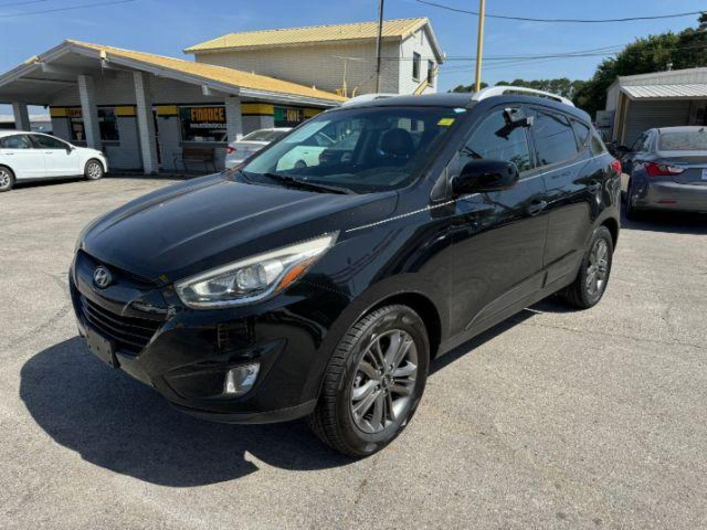 2014 BLACK Hyundai Tucson GLS 2WD (KM8JU3AG8EU) with an 2.4L L4 DOHC 16V engine, 6-Speed Automatic transmission, located at 2715 W Pioneer Pkwy, Arlington, TX, 76013, (817) 265-9009, 32.710262, -97.153236 - Photo#3