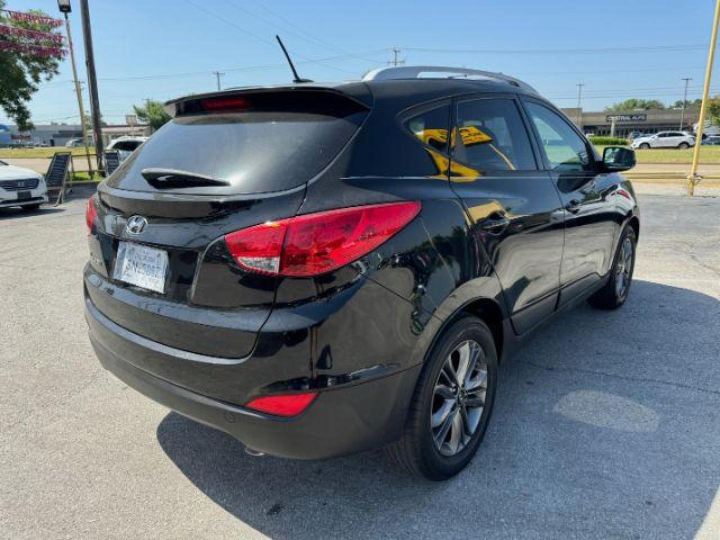 2014 BLACK Hyundai Tucson GLS 2WD (KM8JU3AG8EU) with an 2.4L L4 DOHC 16V engine, 6-Speed Automatic transmission, located at 2715 W Pioneer Pkwy, Arlington, TX, 76013, (817) 265-9009, 32.710262, -97.153236 - Photo#7