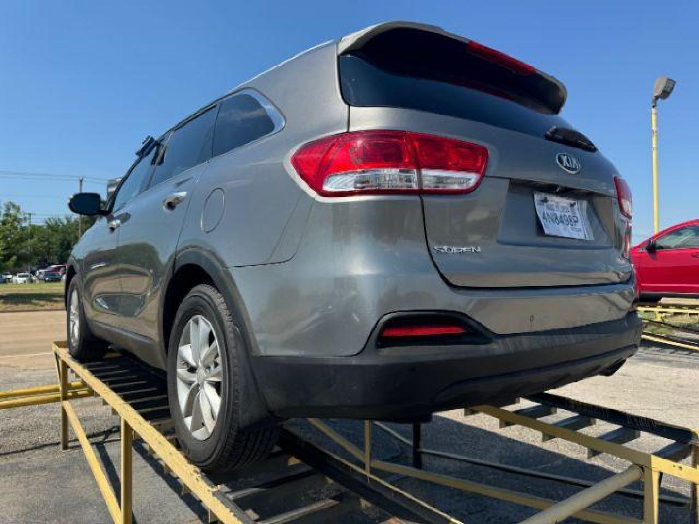 2016 GRAY Kia Sorento LX 2WD (5XYPG4A39GG) with an 2.4L L4 DOHC 16V engine, 6-Speed Automatic transmission, located at 2715 W Pioneer Pkwy, Arlington, TX, 76013, (817) 265-9009, 32.710262, -97.153236 - Photo#8