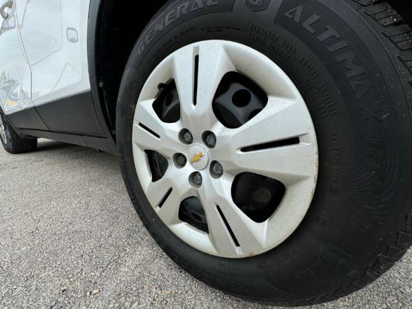2015 WHITE Chevrolet Trax SPORT UTILITY 4-DR (KL7CJKSB6FB) with an 1.4L L4 DOHC 16V engine, 6-Speed Automatic transmission, located at 2715 W Pioneer Pkwy, Arlington, TX, 76013, (817) 265-9009, 32.710262, -97.153236 - Photo#9