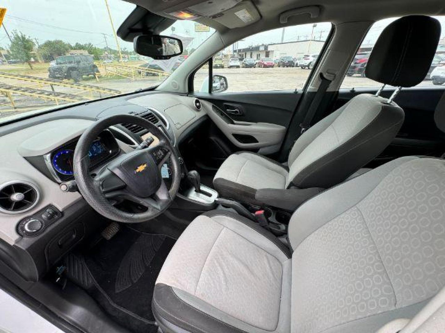 2015 WHITE Chevrolet Trax SPORT UTILITY 4-DR (KL7CJKSB6FB) with an 1.4L L4 DOHC 16V engine, 6-Speed Automatic transmission, located at 2715 W Pioneer Pkwy, Arlington, TX, 76013, (817) 265-9009, 32.710262, -97.153236 - Photo#13