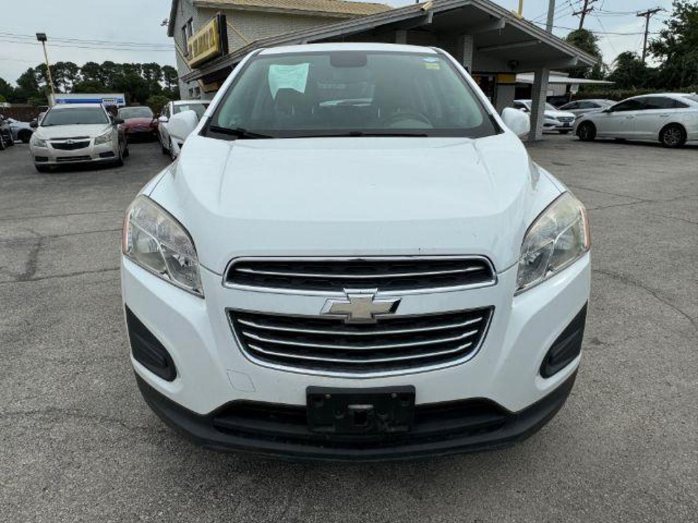 2015 WHITE Chevrolet Trax SPORT UTILITY 4-DR (KL7CJKSB6FB) with an 1.4L L4 DOHC 16V engine, 6-Speed Automatic transmission, located at 2715 W Pioneer Pkwy, Arlington, TX, 76013, (817) 265-9009, 32.710262, -97.153236 - Photo#3