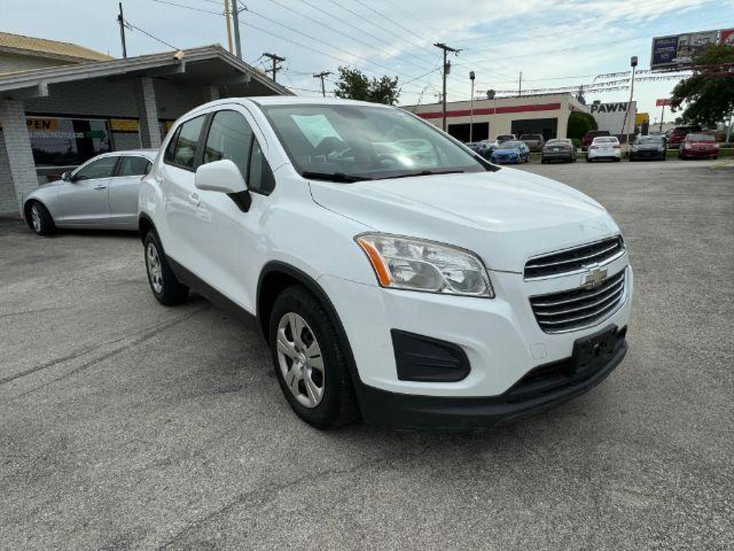 2015 WHITE Chevrolet Trax SPORT UTILITY 4-DR (KL7CJKSB6FB) with an 1.4L L4 DOHC 16V engine, 6-Speed Automatic transmission, located at 2715 W Pioneer Pkwy, Arlington, TX, 76013, (817) 265-9009, 32.710262, -97.153236 - Photo#4