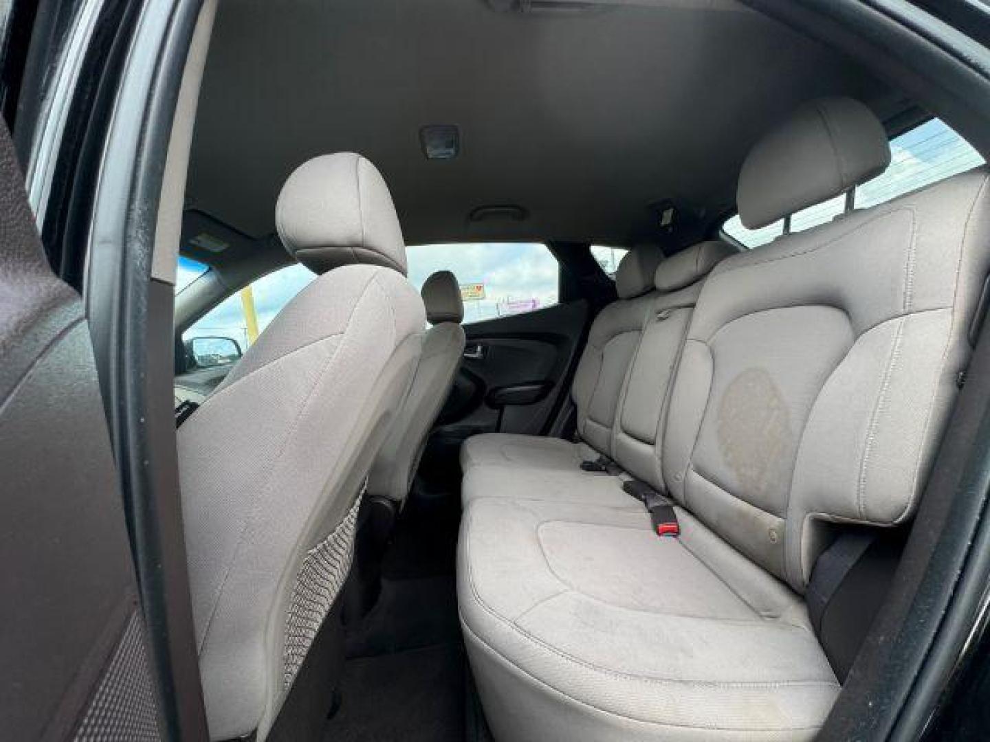 2015 BLACK Hyundai Tucson GLS FWD (KM8JT3AF4FU) with an 2.0L L4 DOHC 16V engine, 6-Speed Automatic transmission, located at 2715 W Pioneer Pkwy, Arlington, TX, 76013, (817) 265-9009, 32.710262, -97.153236 - Photo#10