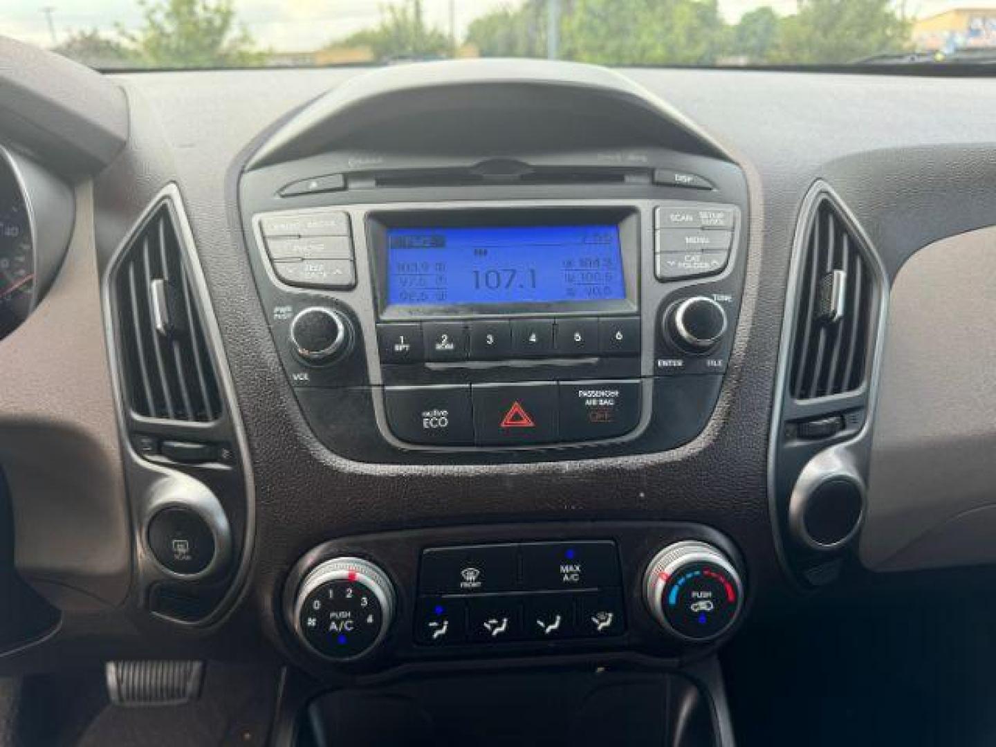 2015 BLACK Hyundai Tucson GLS FWD (KM8JT3AF4FU) with an 2.0L L4 DOHC 16V engine, 6-Speed Automatic transmission, located at 2715 W Pioneer Pkwy, Arlington, TX, 76013, (817) 265-9009, 32.710262, -97.153236 - Photo#16