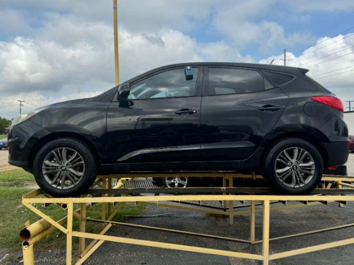 2015 BLACK Hyundai Tucson GLS FWD (KM8JT3AF4FU) with an 2.0L L4 DOHC 16V engine, 6-Speed Automatic transmission, located at 2715 W Pioneer Pkwy, Arlington, TX, 76013, (817) 265-9009, 32.710262, -97.153236 - Photo#1