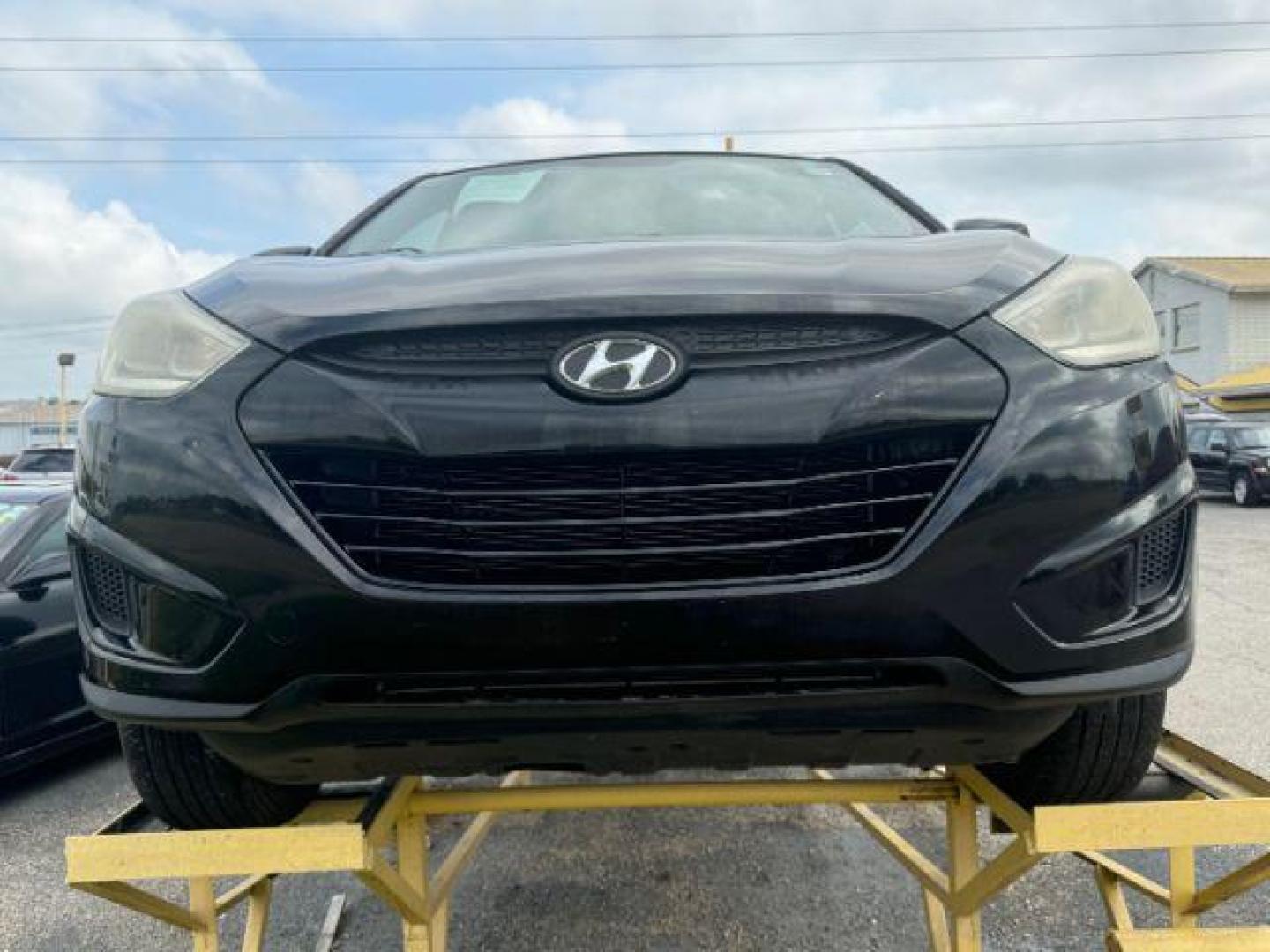2015 BLACK Hyundai Tucson GLS FWD (KM8JT3AF4FU) with an 2.0L L4 DOHC 16V engine, 6-Speed Automatic transmission, located at 2715 W Pioneer Pkwy, Arlington, TX, 76013, (817) 265-9009, 32.710262, -97.153236 - Photo#3