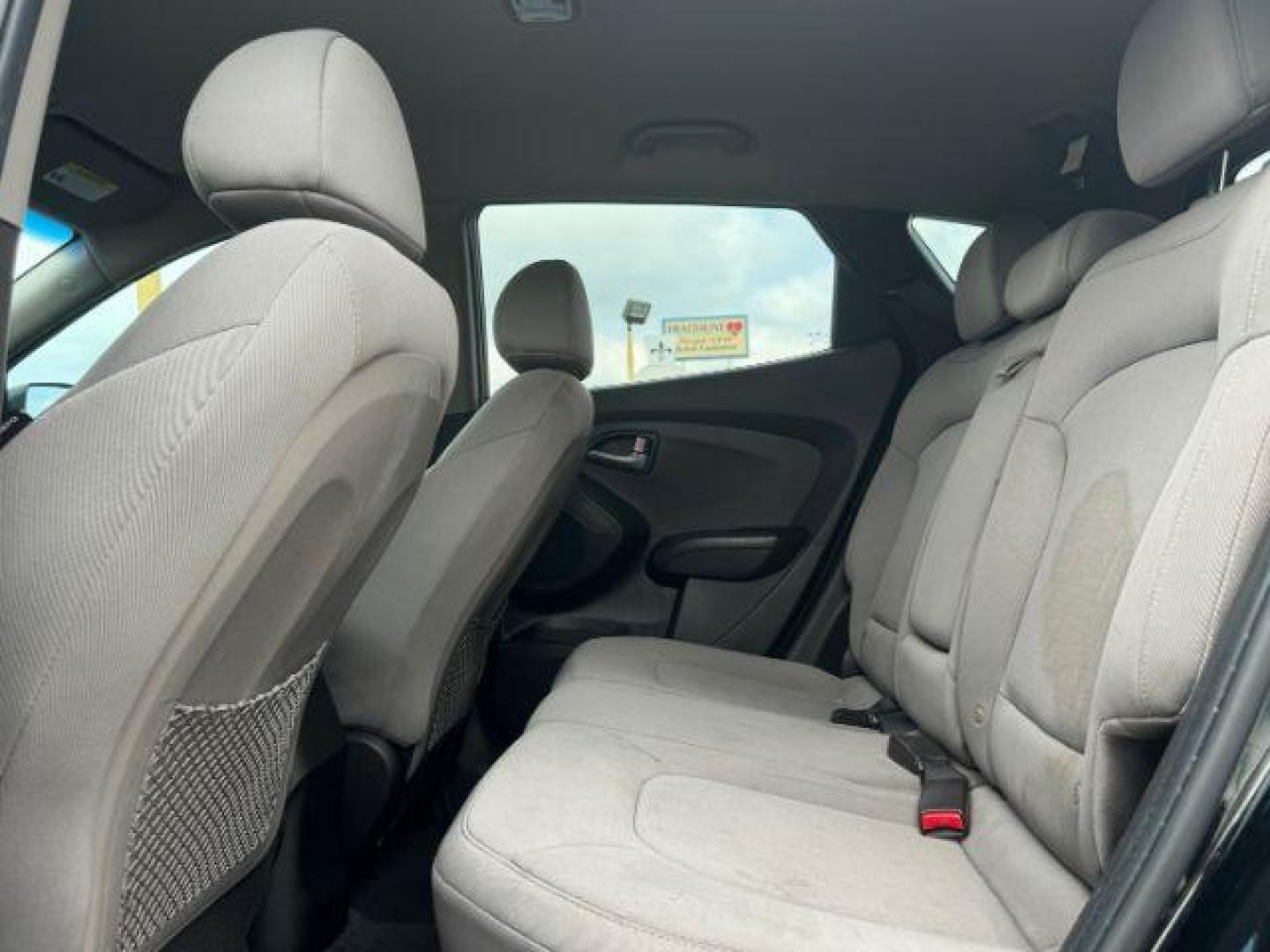 2015 BLACK Hyundai Tucson GLS FWD (KM8JT3AF4FU) with an 2.0L L4 DOHC 16V engine, 6-Speed Automatic transmission, located at 2715 W Pioneer Pkwy, Arlington, TX, 76013, (817) 265-9009, 32.710262, -97.153236 - Photo#9