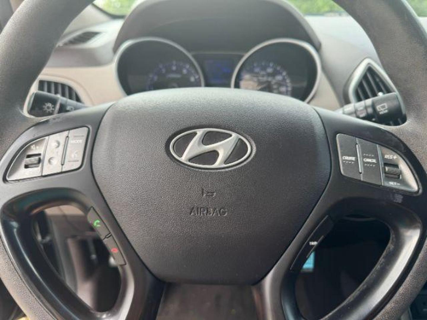 2015 BLACK Hyundai Tucson GLS FWD (KM8JT3AF4FU) with an 2.0L L4 DOHC 16V engine, 6-Speed Automatic transmission, located at 2715 W Pioneer Pkwy, Arlington, TX, 76013, (817) 265-9009, 32.710262, -97.153236 - Photo#17