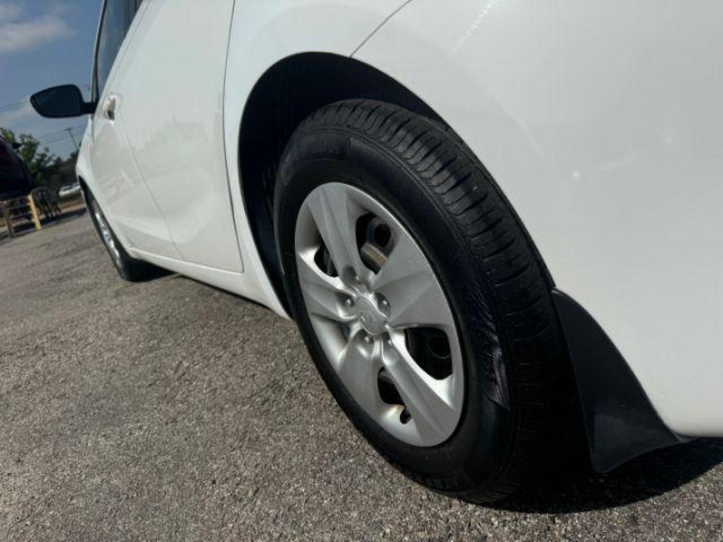 2016 WHITE Kia Forte LX w/Popular Package (KNAFK4A67G5) with an 1.8L L4 DOHC 16V engine, located at 2715 W Pioneer Pkwy, Arlington, TX, 76013, (817) 265-9009, 32.710262, -97.153236 - Photo#9