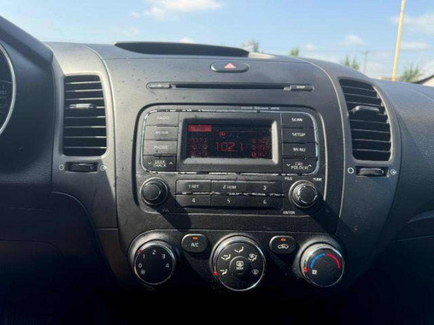 2016 WHITE Kia Forte LX w/Popular Package (KNAFK4A67G5) with an 1.8L L4 DOHC 16V engine, located at 2715 W Pioneer Pkwy, Arlington, TX, 76013, (817) 265-9009, 32.710262, -97.153236 - Photo#17