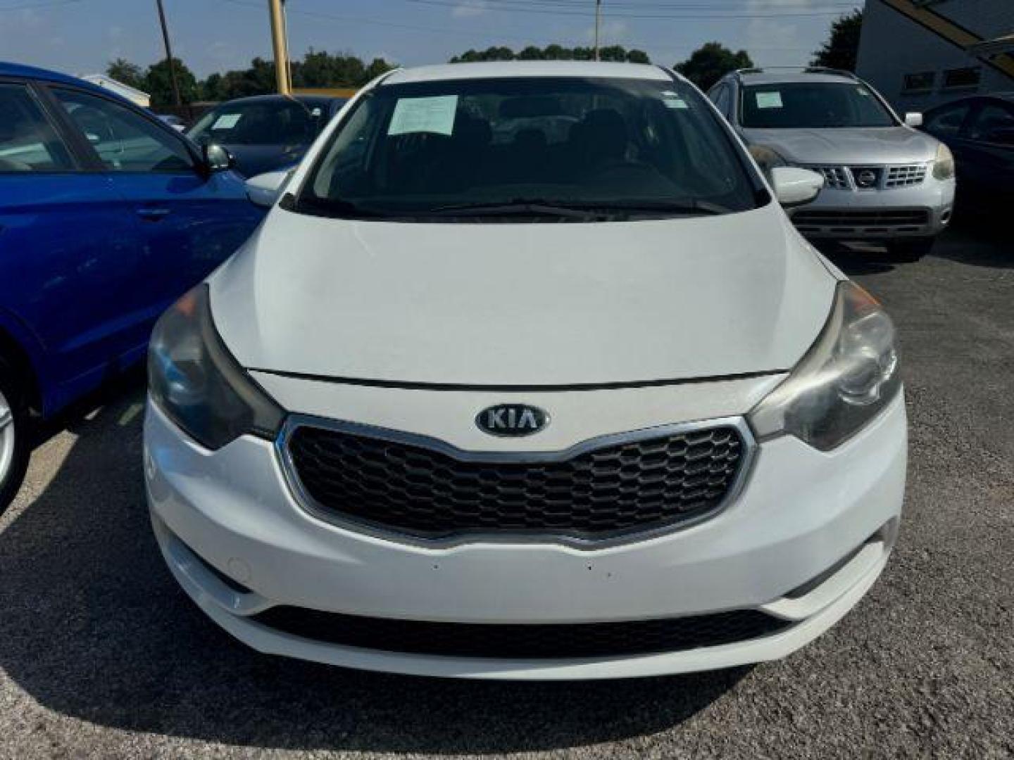 2016 WHITE Kia Forte LX w/Popular Package (KNAFK4A67G5) with an 1.8L L4 DOHC 16V engine, located at 2715 W Pioneer Pkwy, Arlington, TX, 76013, (817) 265-9009, 32.710262, -97.153236 - Photo#4