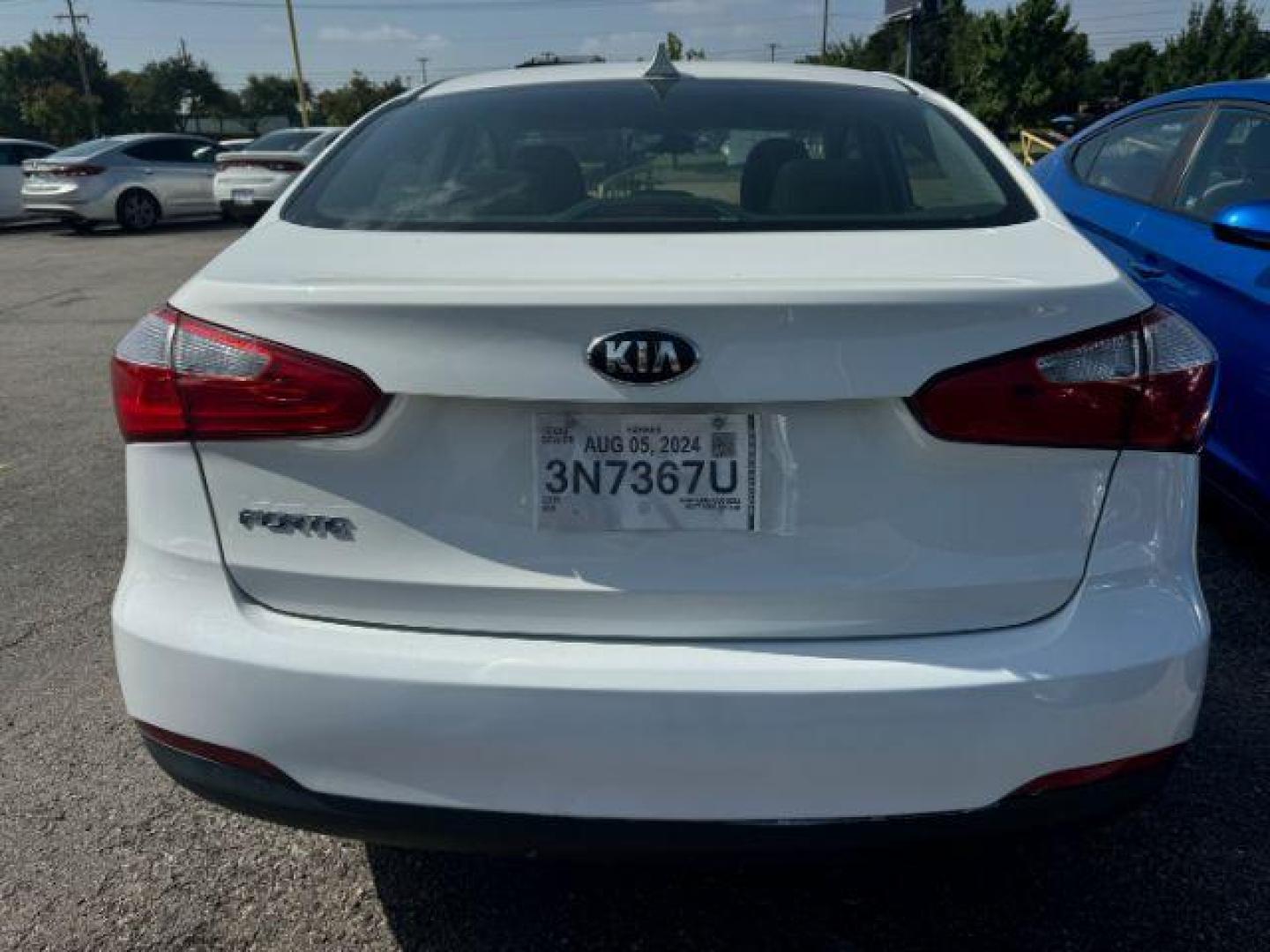 2016 WHITE Kia Forte LX w/Popular Package (KNAFK4A67G5) with an 1.8L L4 DOHC 16V engine, located at 2715 W Pioneer Pkwy, Arlington, TX, 76013, (817) 265-9009, 32.710262, -97.153236 - Photo#7