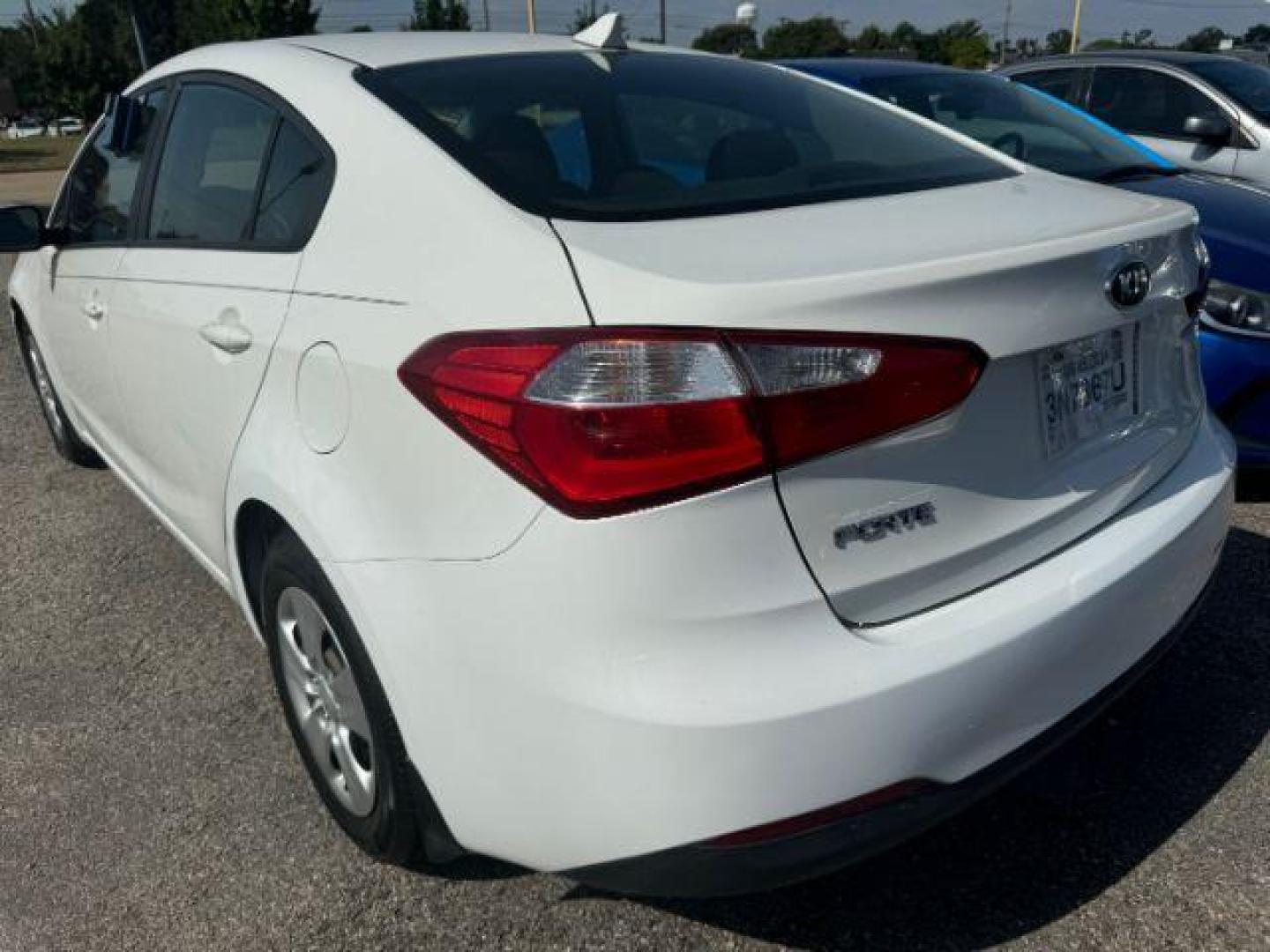 2016 WHITE Kia Forte LX w/Popular Package (KNAFK4A67G5) with an 1.8L L4 DOHC 16V engine, located at 2715 W Pioneer Pkwy, Arlington, TX, 76013, (817) 265-9009, 32.710262, -97.153236 - Photo#8
