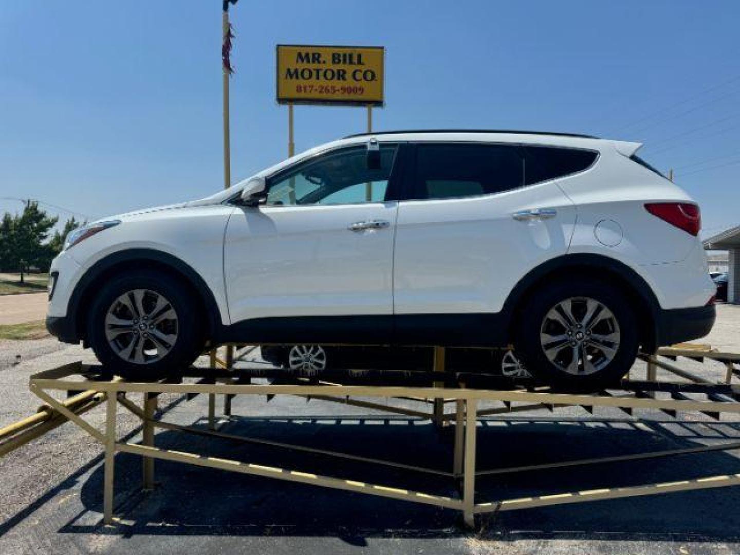 2015 WHITE Hyundai Santa Fe Sport 2.4 FWD (5XYZU3LB8FG) with an 2.4L L4 DOHC 16V engine, 6-Speed Automatic transmission, located at 2715 W Pioneer Pkwy, Arlington, TX, 76013, (817) 265-9009, 32.710262, -97.153236 - Photo#1