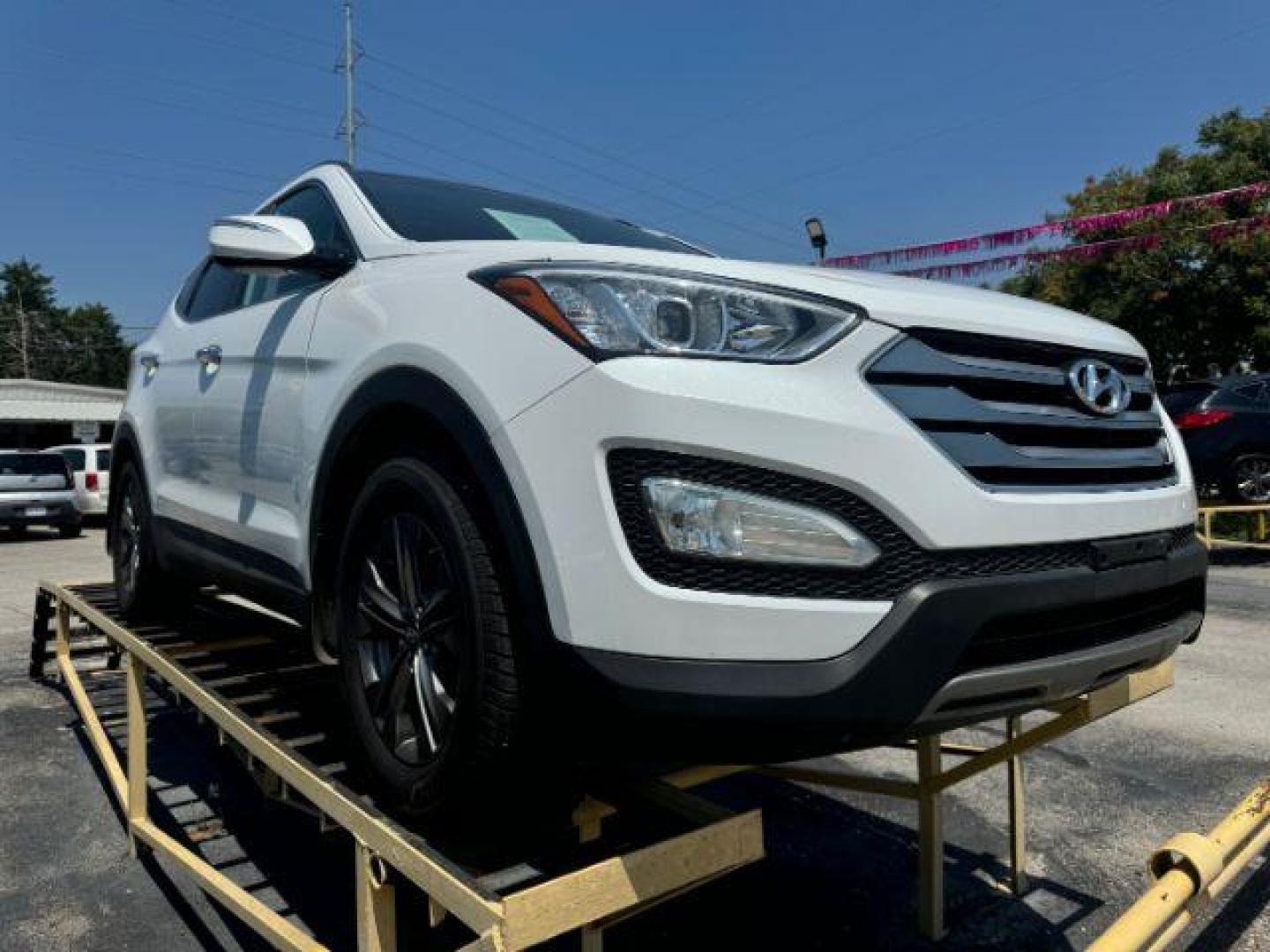 2015 WHITE Hyundai Santa Fe Sport 2.4 FWD (5XYZU3LB8FG) with an 2.4L L4 DOHC 16V engine, 6-Speed Automatic transmission, located at 2715 W Pioneer Pkwy, Arlington, TX, 76013, (817) 265-9009, 32.710262, -97.153236 - Photo#4