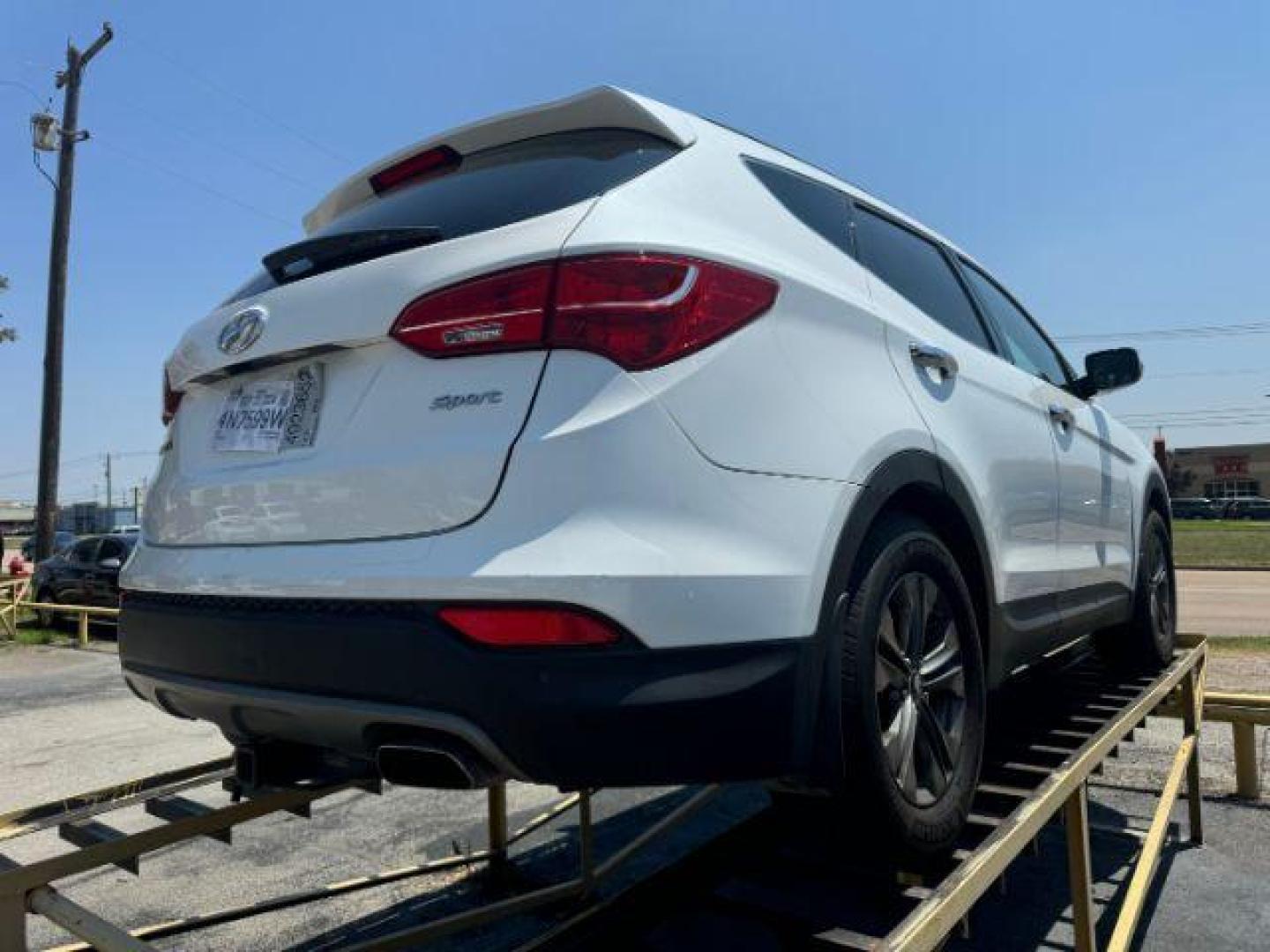 2015 WHITE Hyundai Santa Fe Sport 2.4 FWD (5XYZU3LB8FG) with an 2.4L L4 DOHC 16V engine, 6-Speed Automatic transmission, located at 2715 W Pioneer Pkwy, Arlington, TX, 76013, (817) 265-9009, 32.710262, -97.153236 - Photo#5