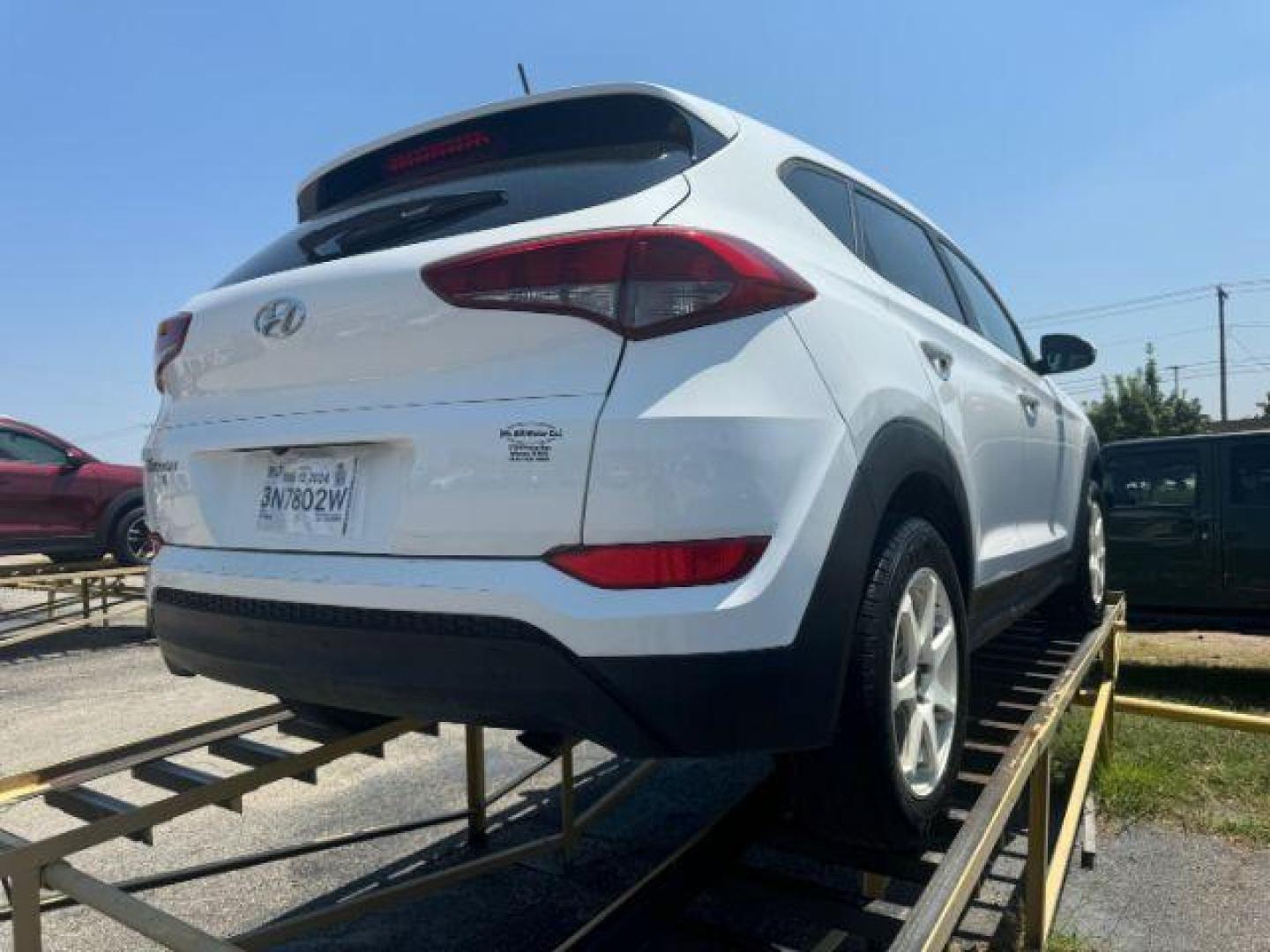 2016 WHITE Hyundai Tucson SE (KM8J23A49GU) with an 2.0L L4 DOHC 16V engine, 6-Speed Automatic transmission, located at 2715 W Pioneer Pkwy, Arlington, TX, 76013, (817) 265-9009, 32.710262, -97.153236 - Photo#5
