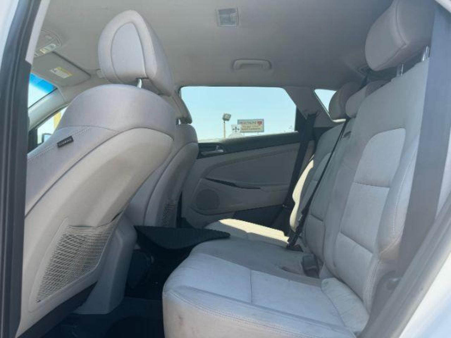 2016 WHITE Hyundai Tucson SE (KM8J23A49GU) with an 2.0L L4 DOHC 16V engine, 6-Speed Automatic transmission, located at 2715 W Pioneer Pkwy, Arlington, TX, 76013, (817) 265-9009, 32.710262, -97.153236 - Photo#9
