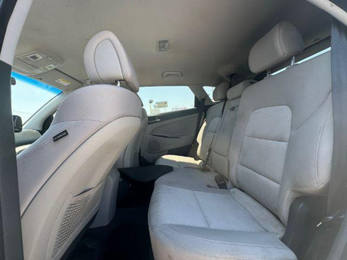 2016 WHITE Hyundai Tucson SE (KM8J23A49GU) with an 2.0L L4 DOHC 16V engine, 6-Speed Automatic transmission, located at 2715 W Pioneer Pkwy, Arlington, TX, 76013, (817) 265-9009, 32.710262, -97.153236 - Photo#10